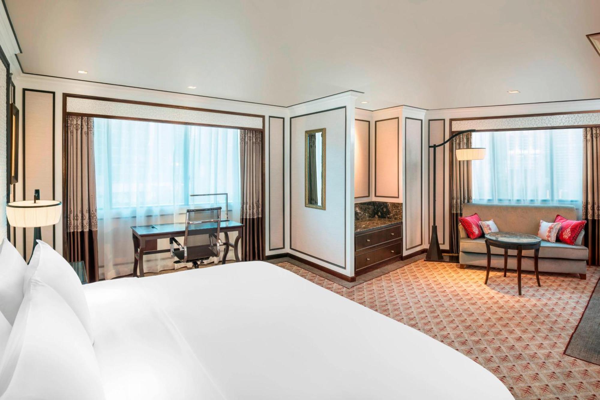 Athenee Prestige Guest room 1 King City view Corner room
