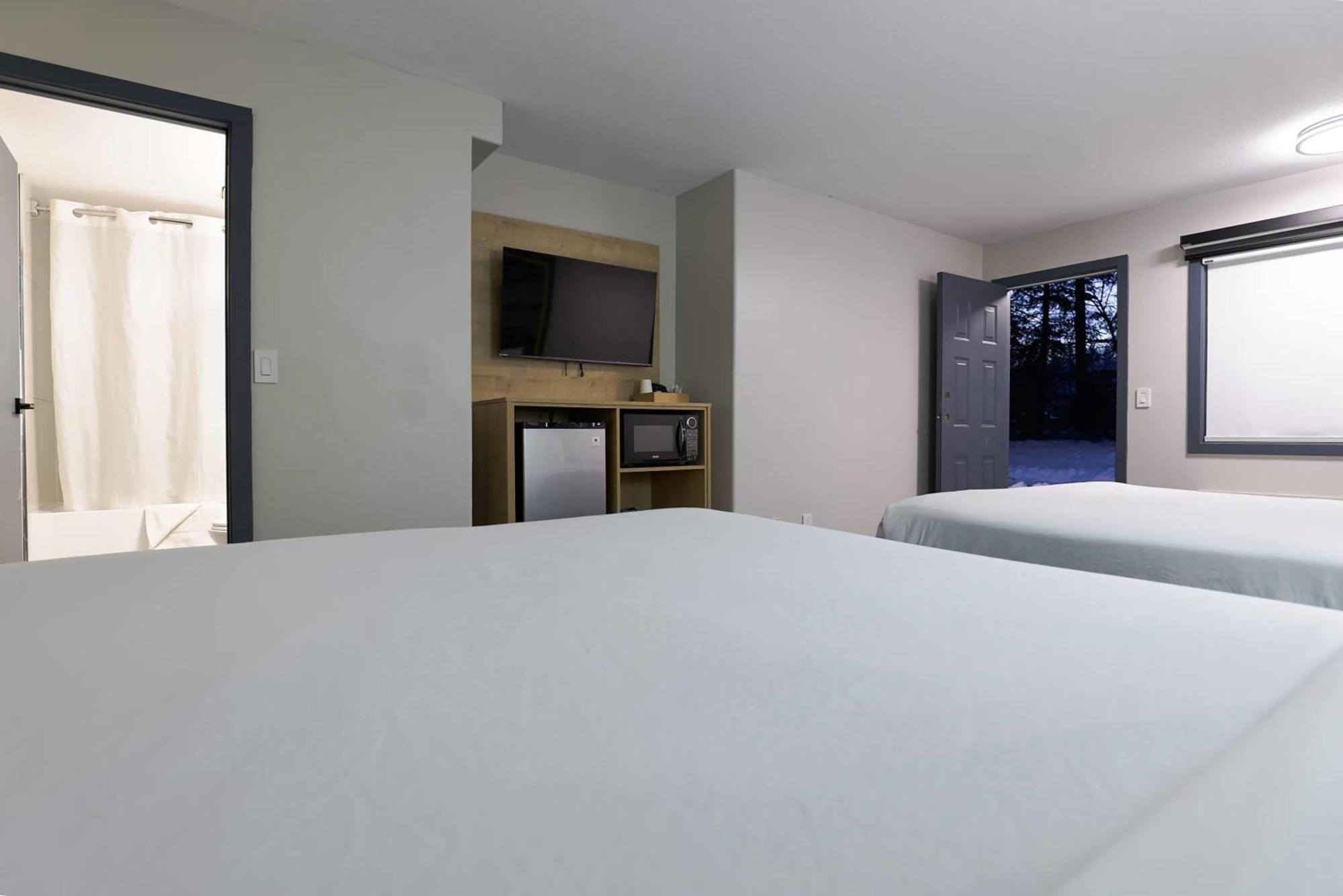 Zimmer mit 2 Queensize-Betten und Küchenzeile - Nichtraucher