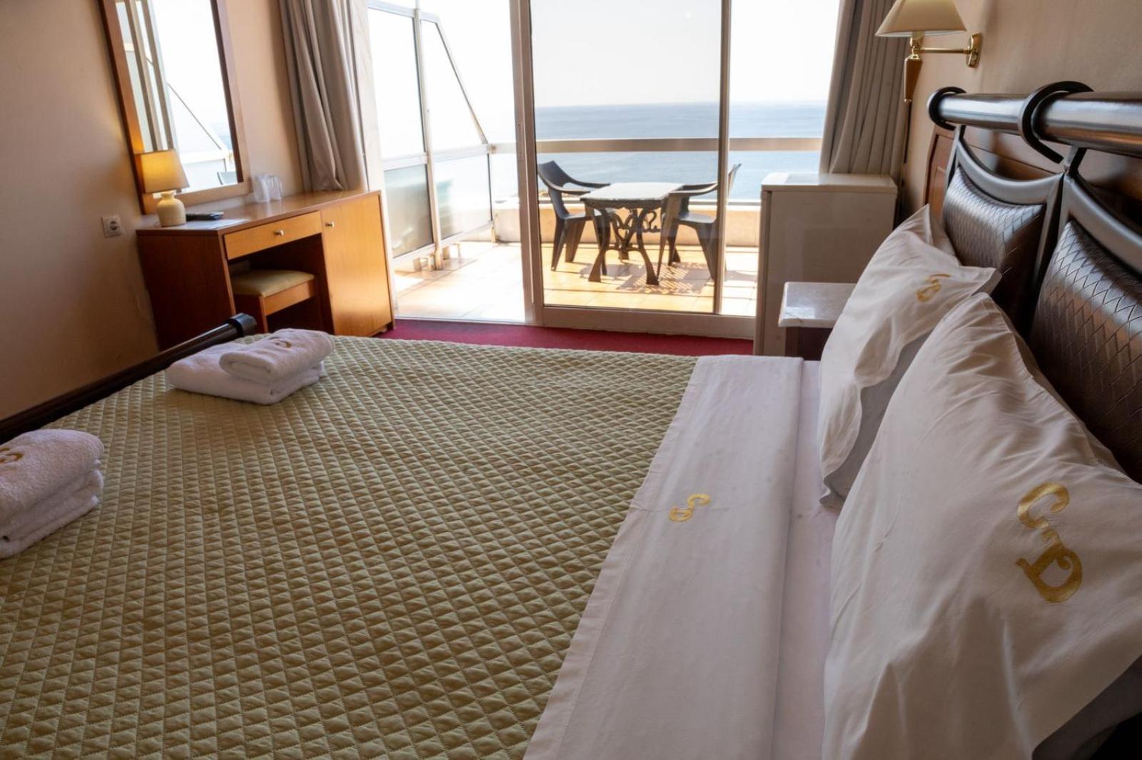 Quarto Standard com Cama de Casal ou 2 de Solteiro e Vista do Mar