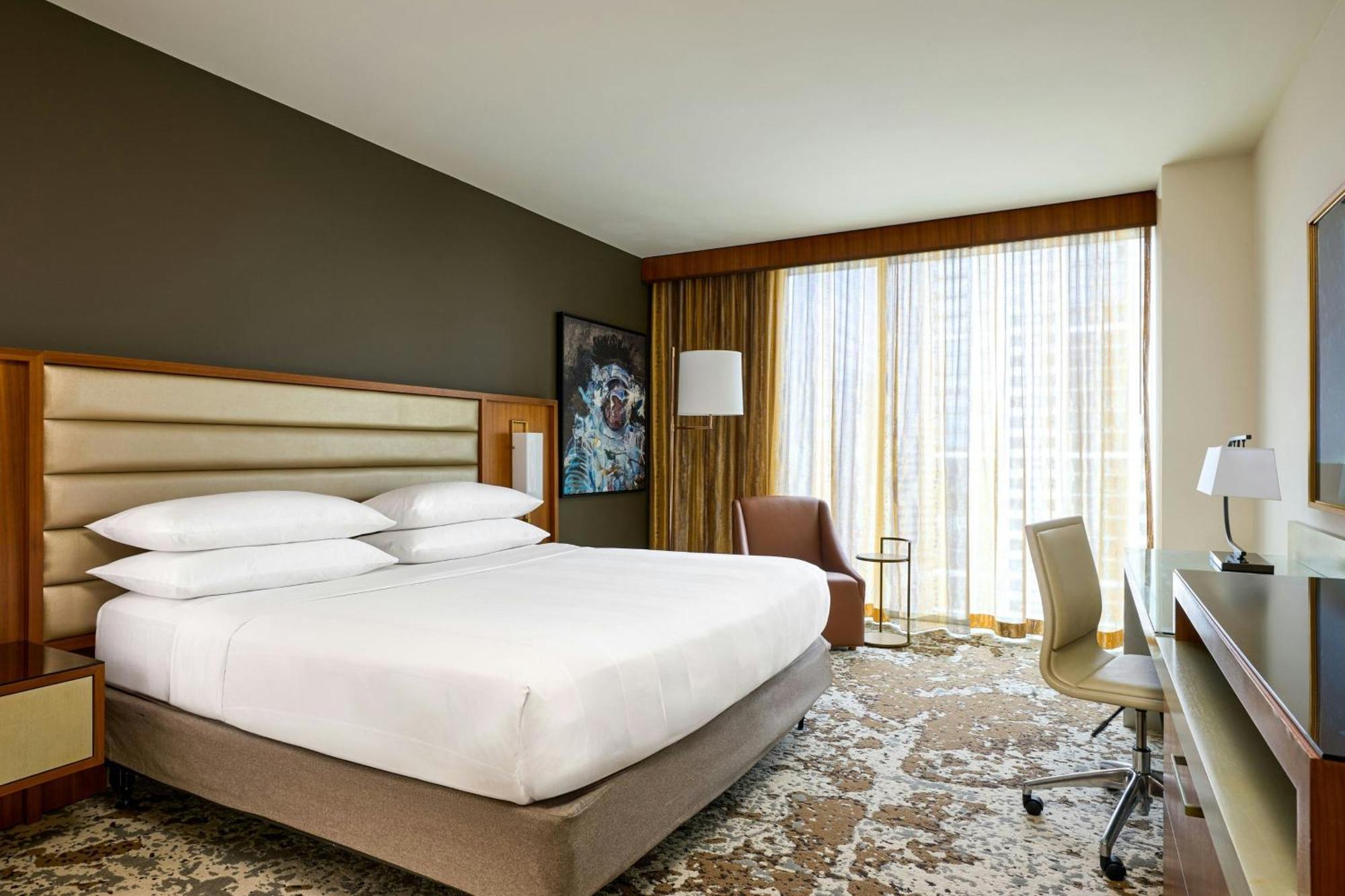 Guest Room King Bed