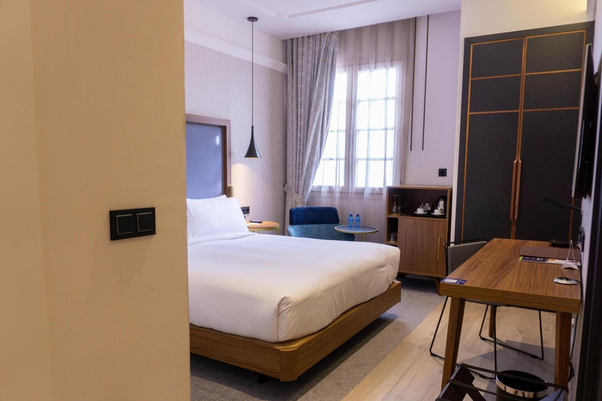 Queen Room