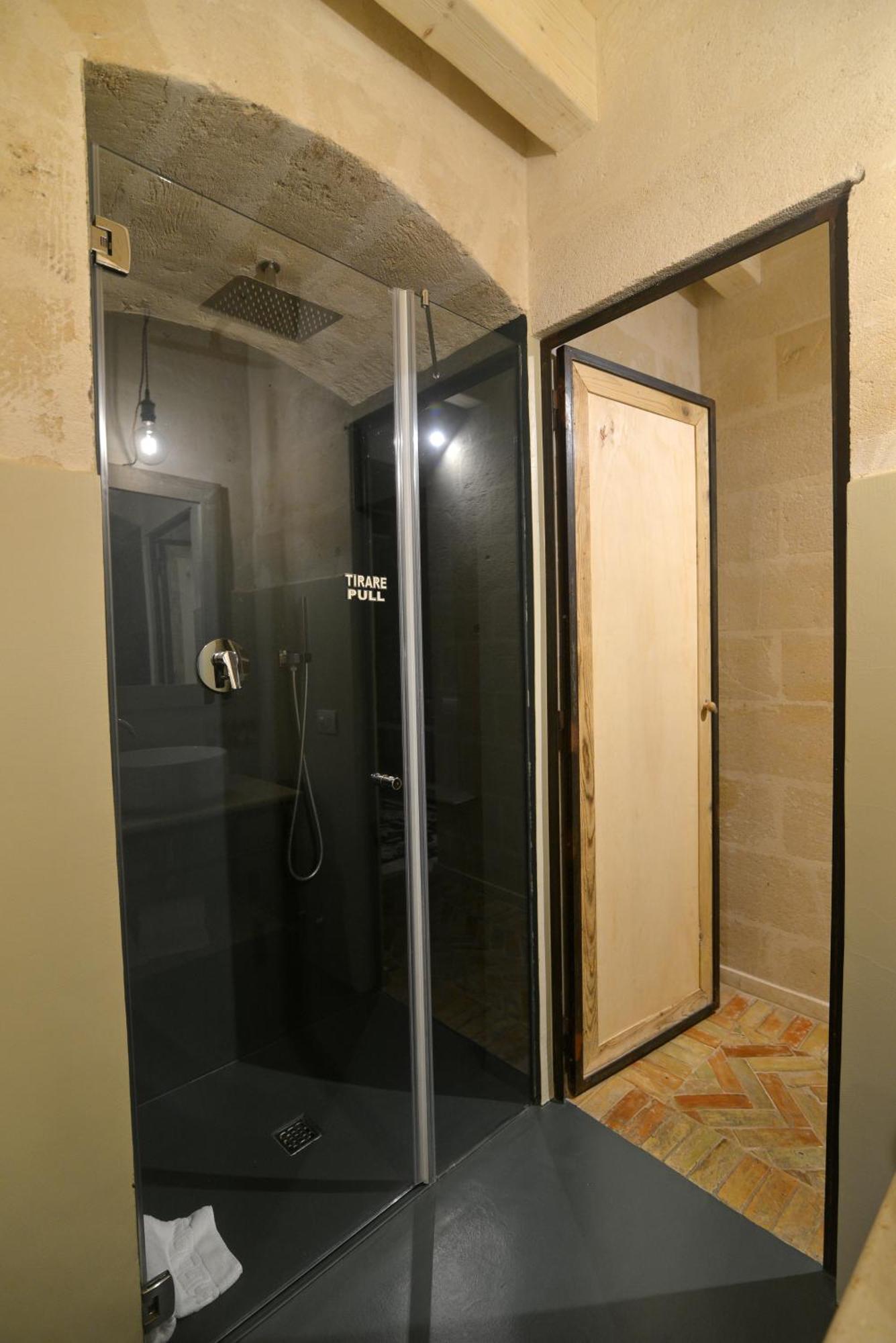 Deluxe Double Room Bath