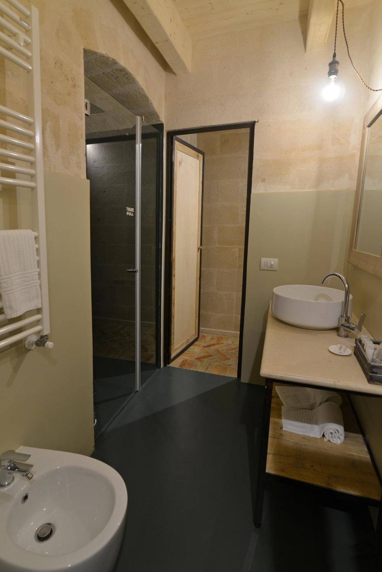 Deluxe Double Room Bath