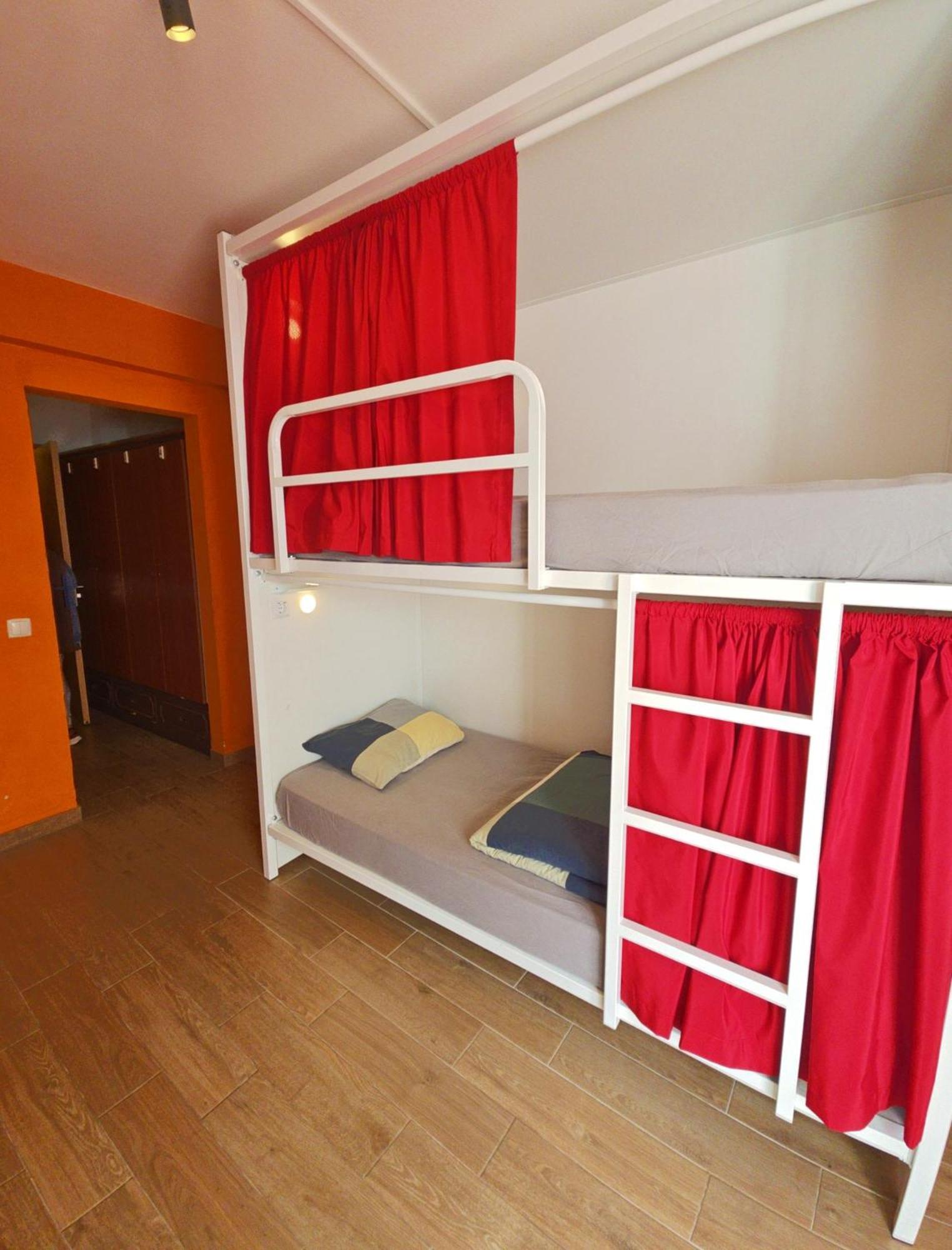 Bed 4-Bed Mixed Dormitory Room