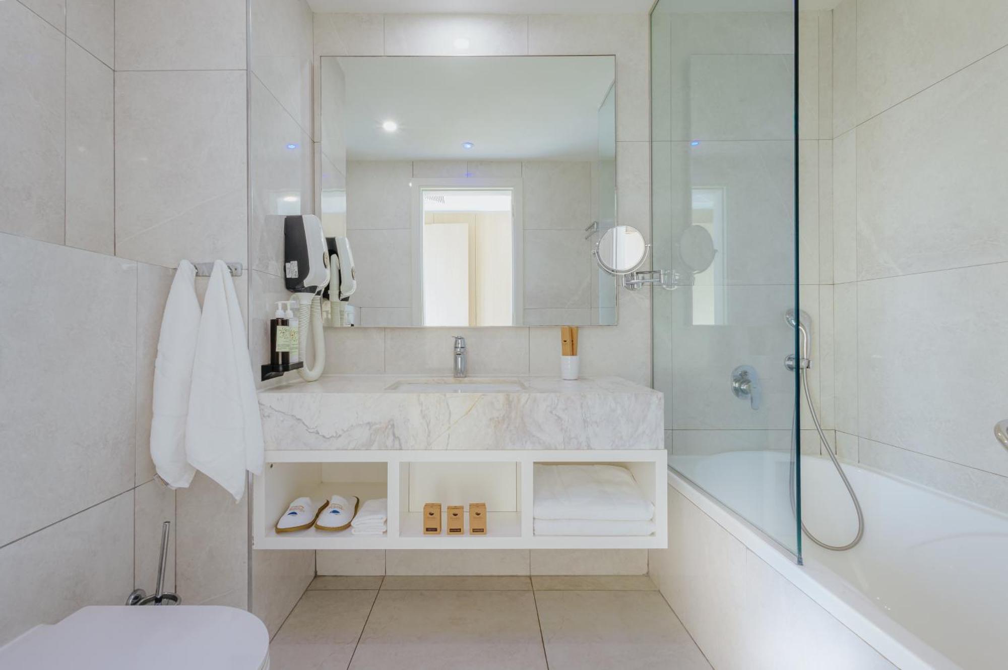 Superior Double or Twin Room Side Sea View