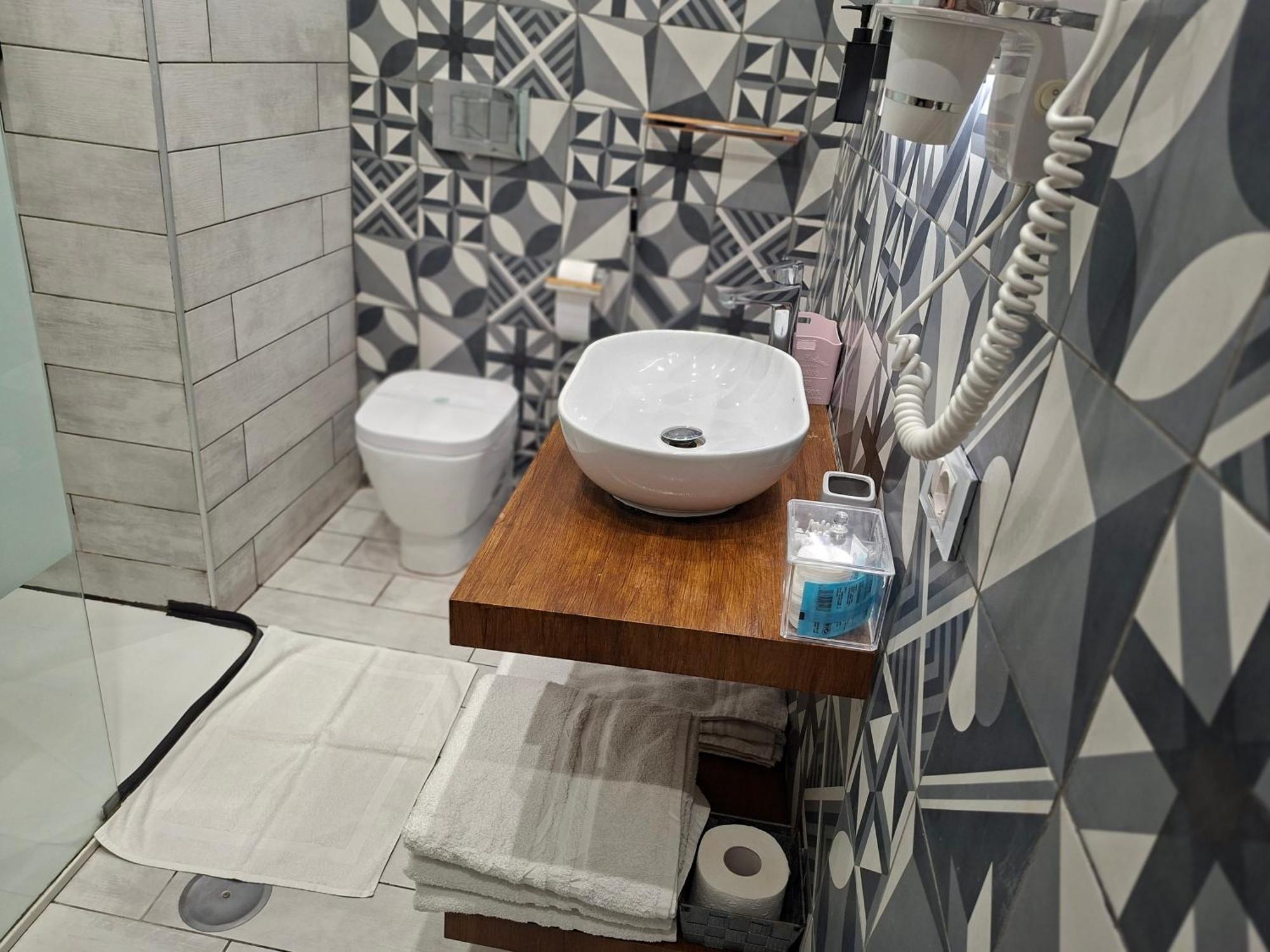 Double or Twin Room Private Bathroom
