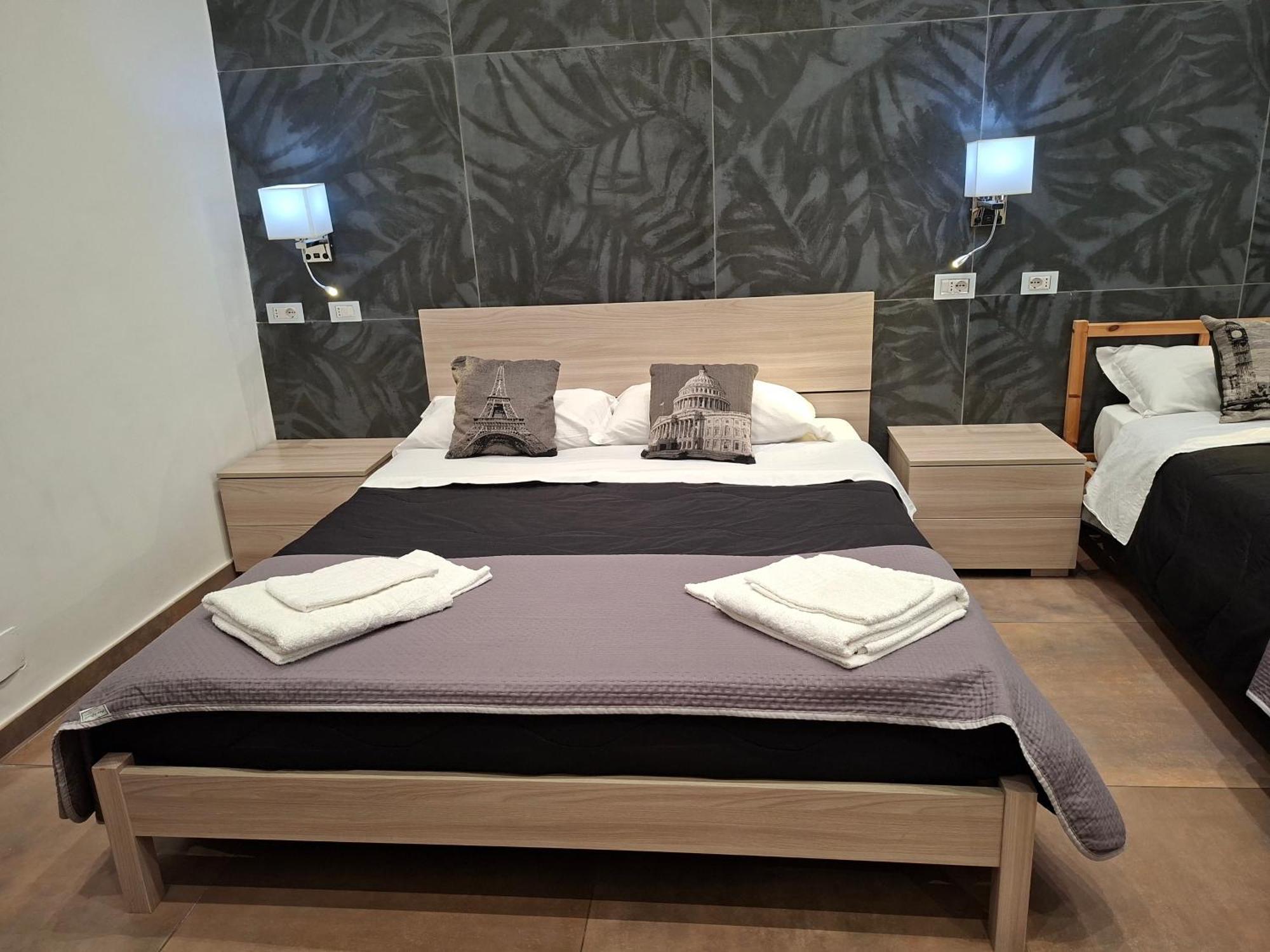 Double or Twin Room Private Bathroom