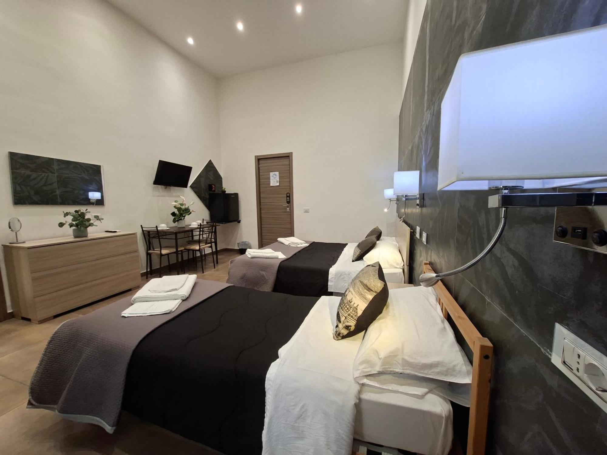 Double or Twin Room Private Bathroom
