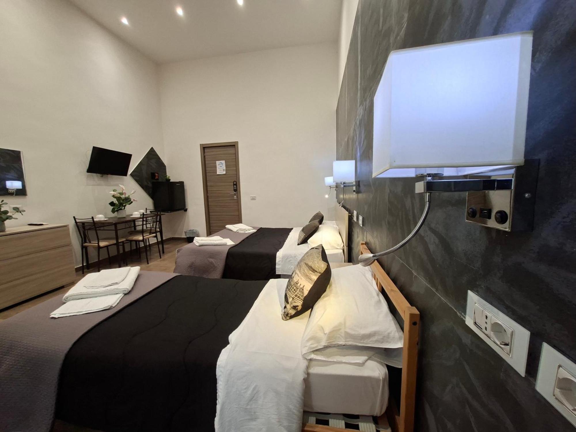 Double or Twin Room Private Bathroom