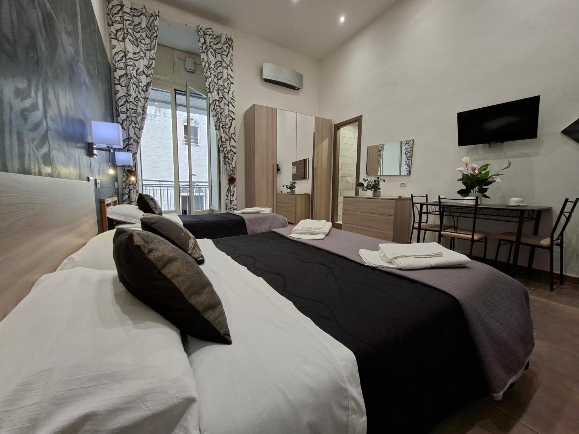 Double or Twin Room Private Bathroom