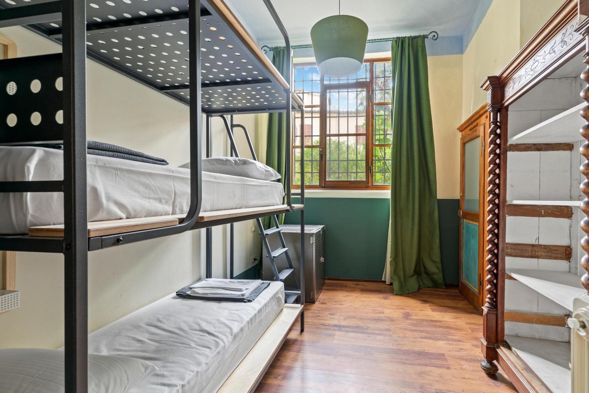 Single Bed Mixed Dormitory Room