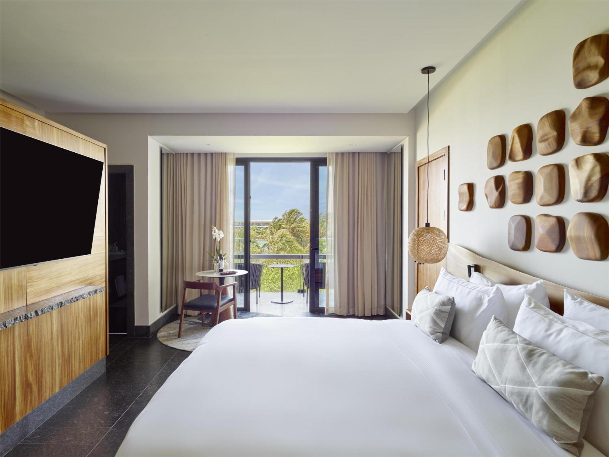 Quarto com Cama King-size com Vista Tropical