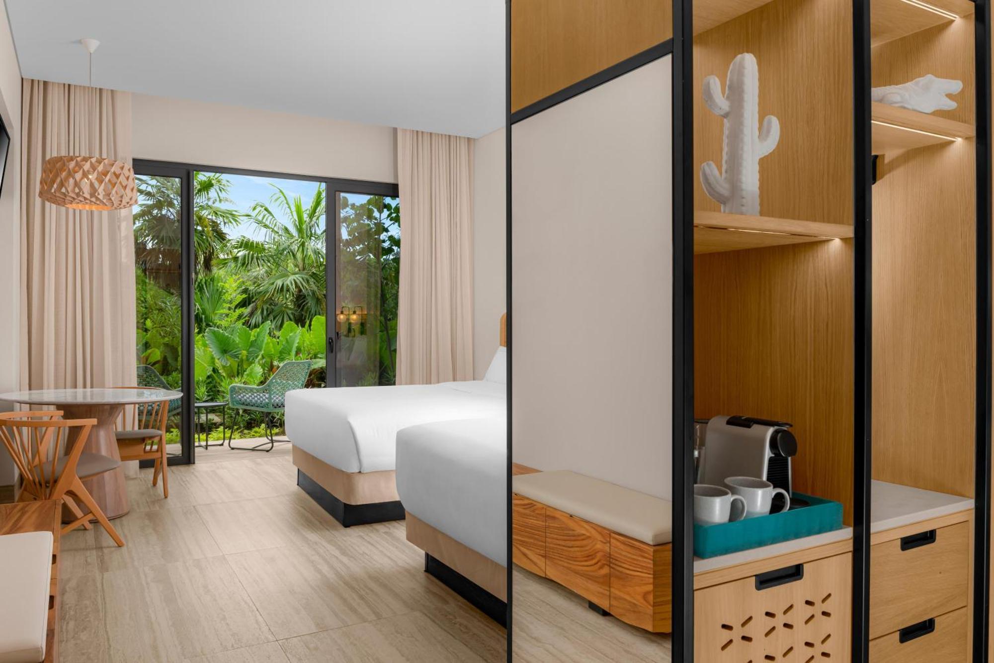 Queen Room Resort View