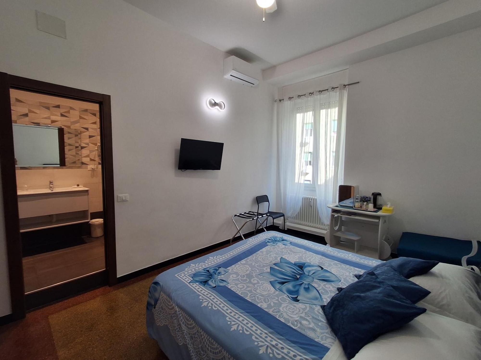 Double Room Private Bathroom