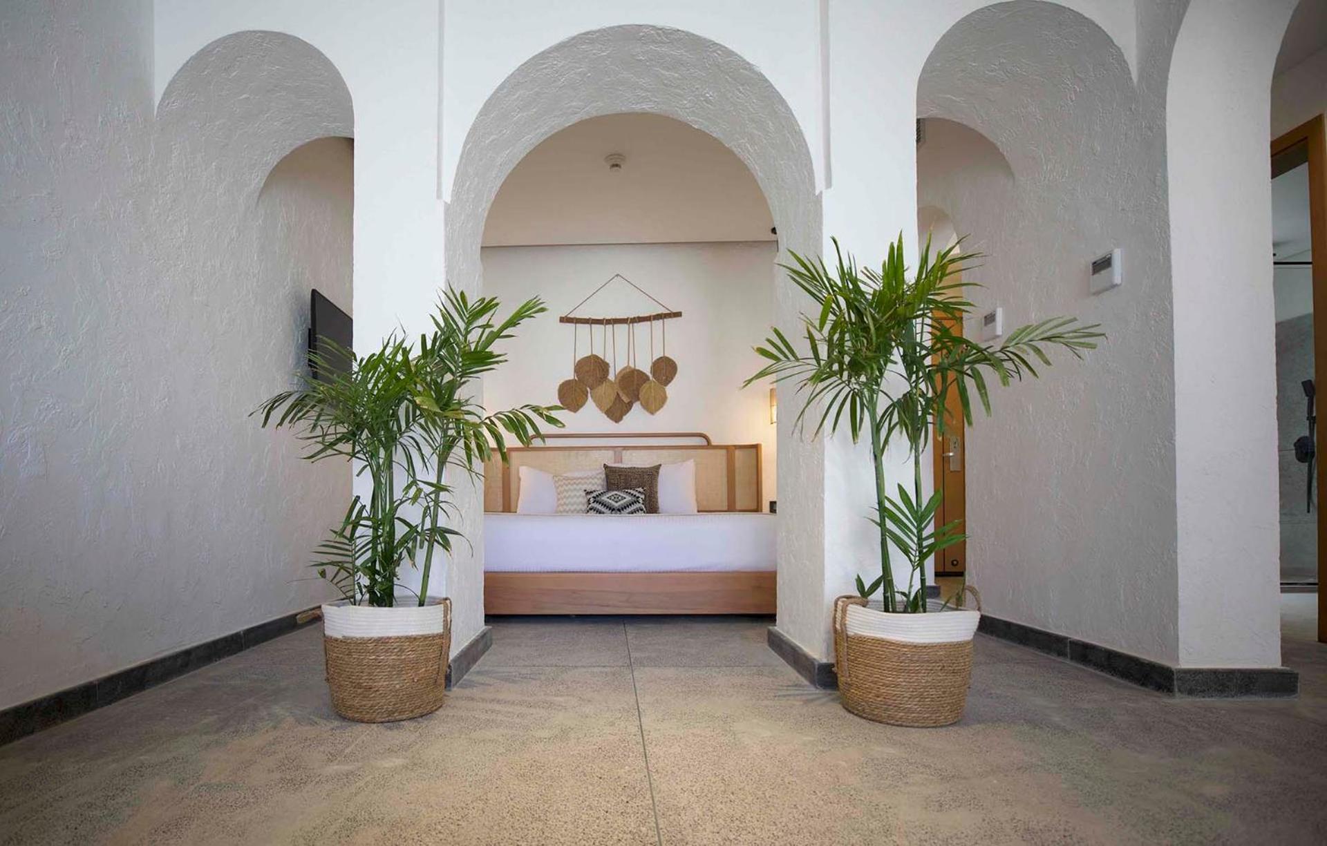 Tucana Pool Suite Posh Club