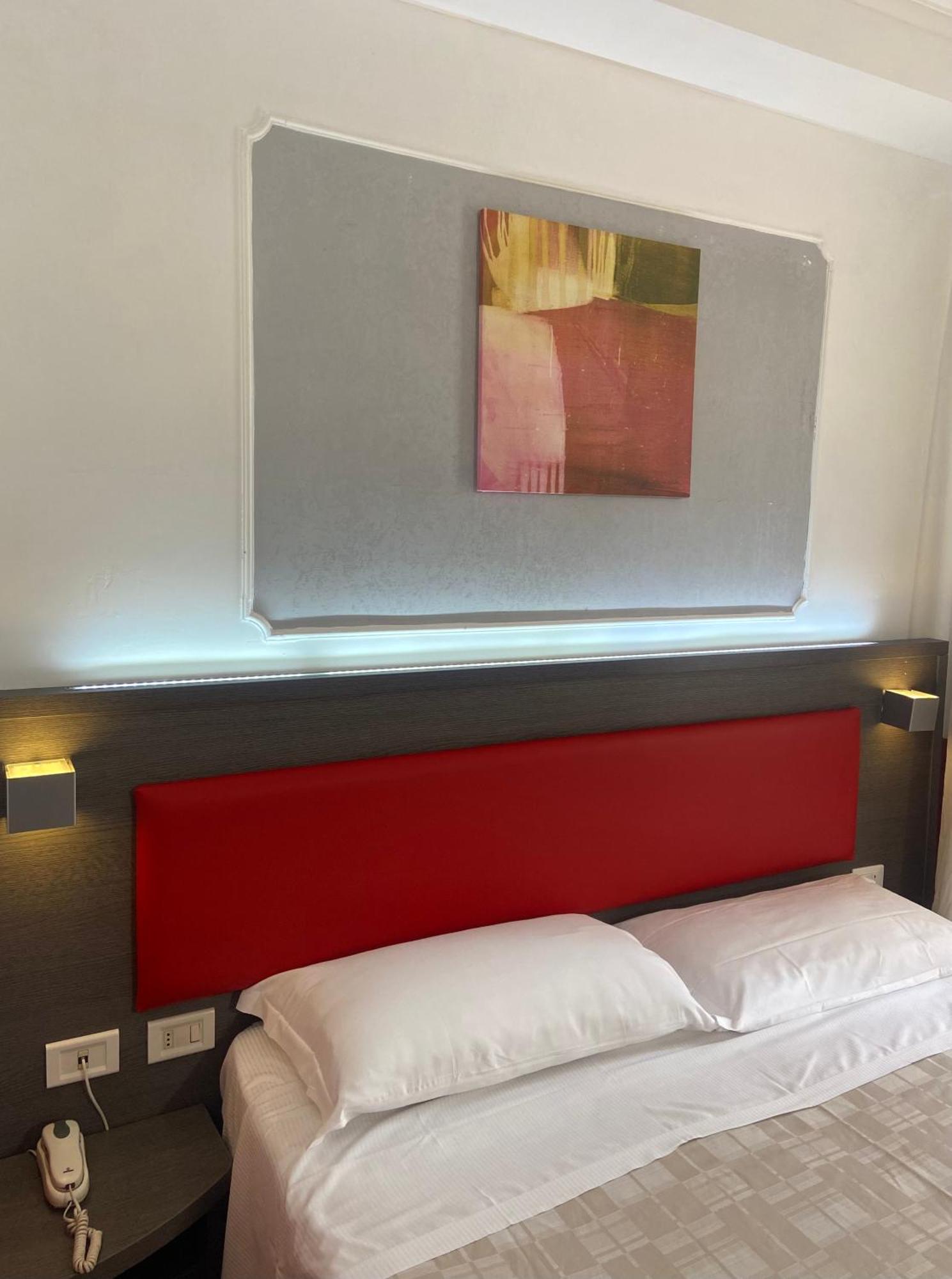Doppel-/Zweibettzimmer mit Balkon