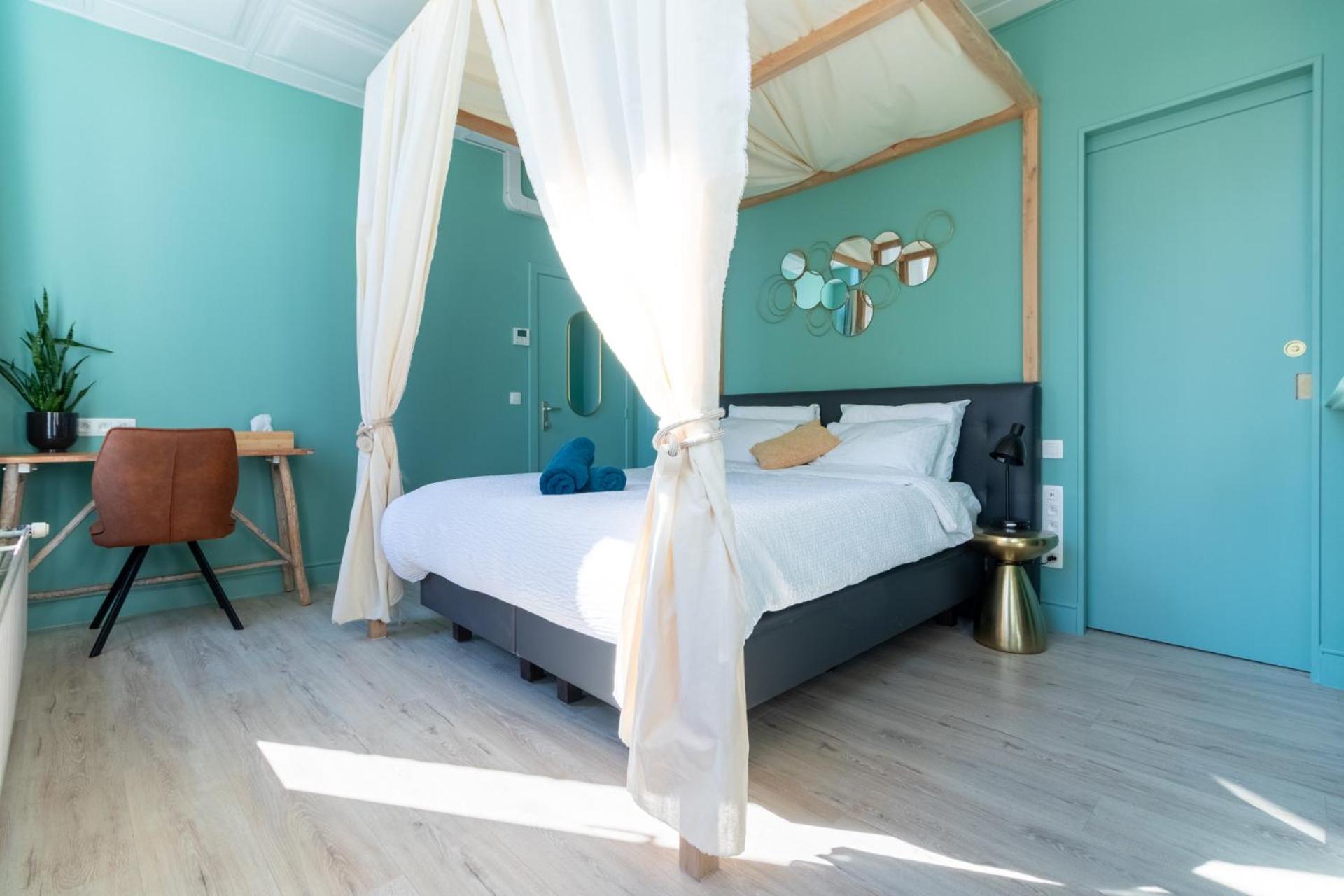 Deluxe King Suite
