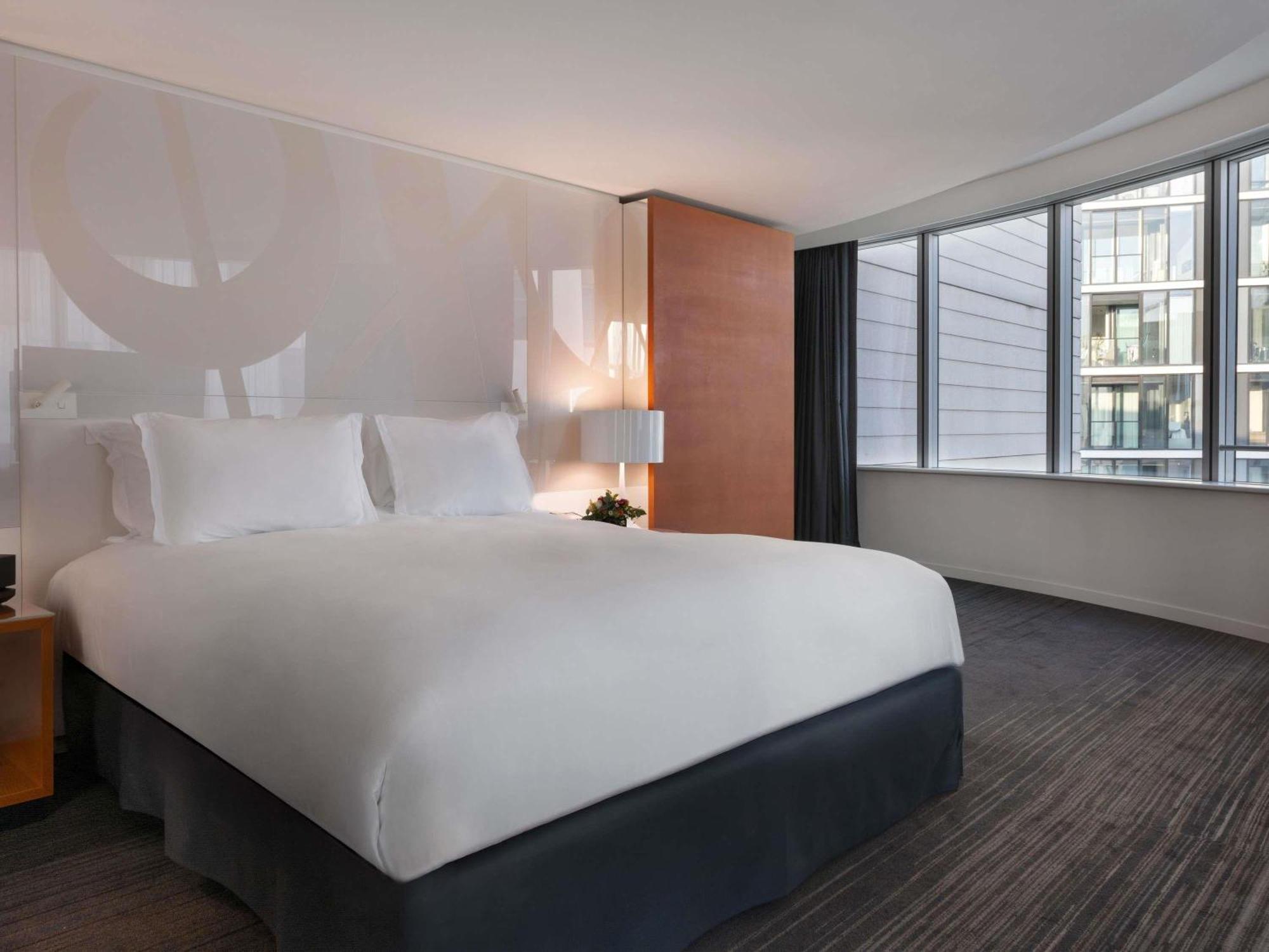 Junior Suite King Bed Working Space