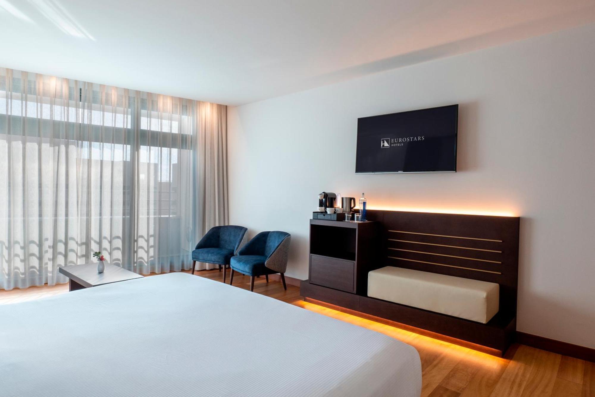 Premier Room Balcony,1758275071:JPEG