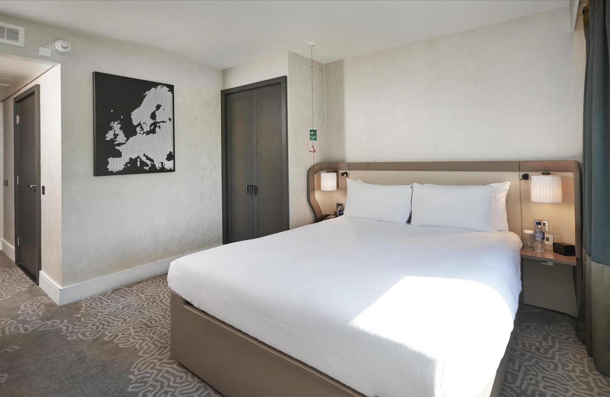 Queen Room Mobility Access