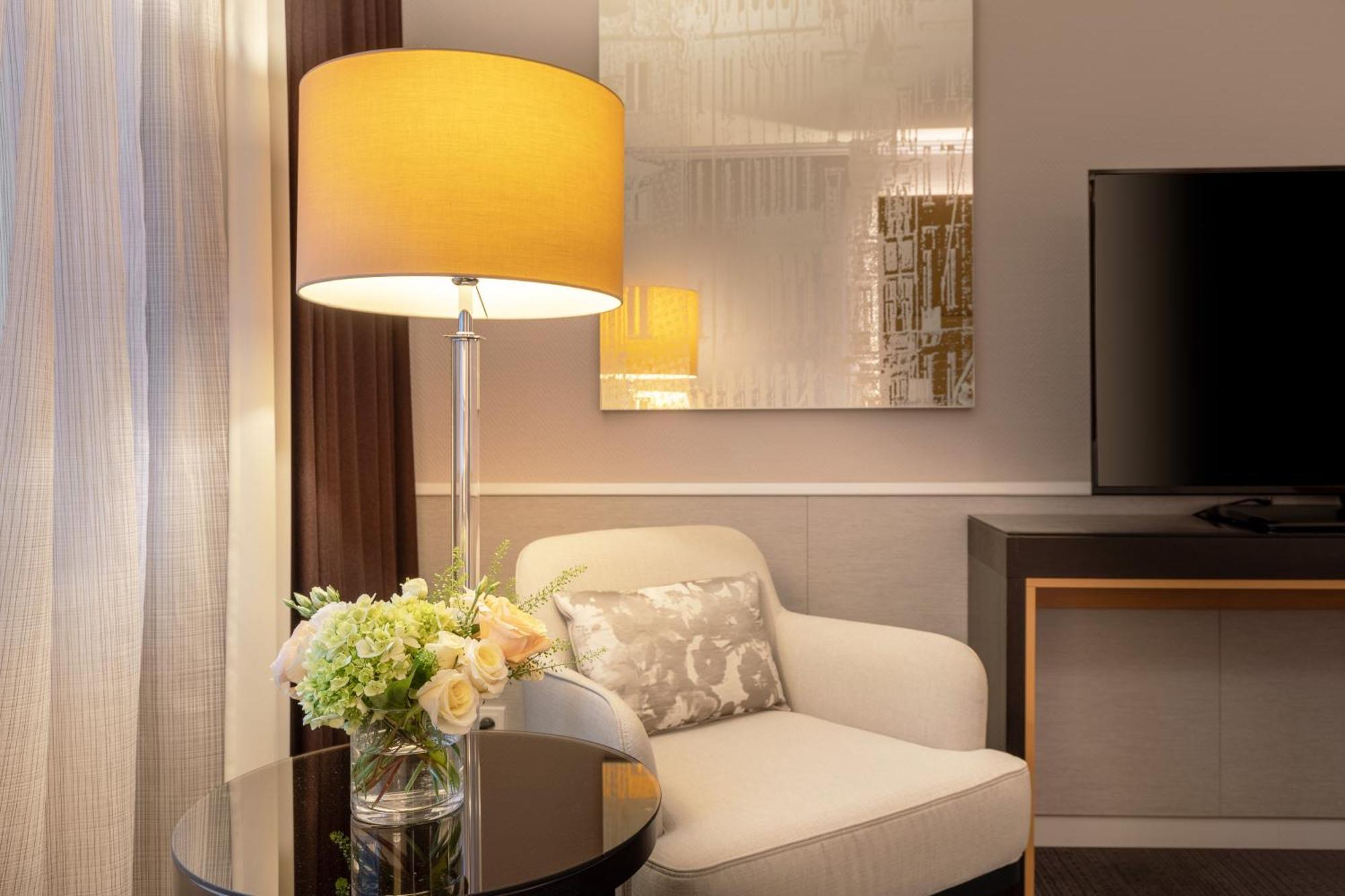 Deluxe King Room City View