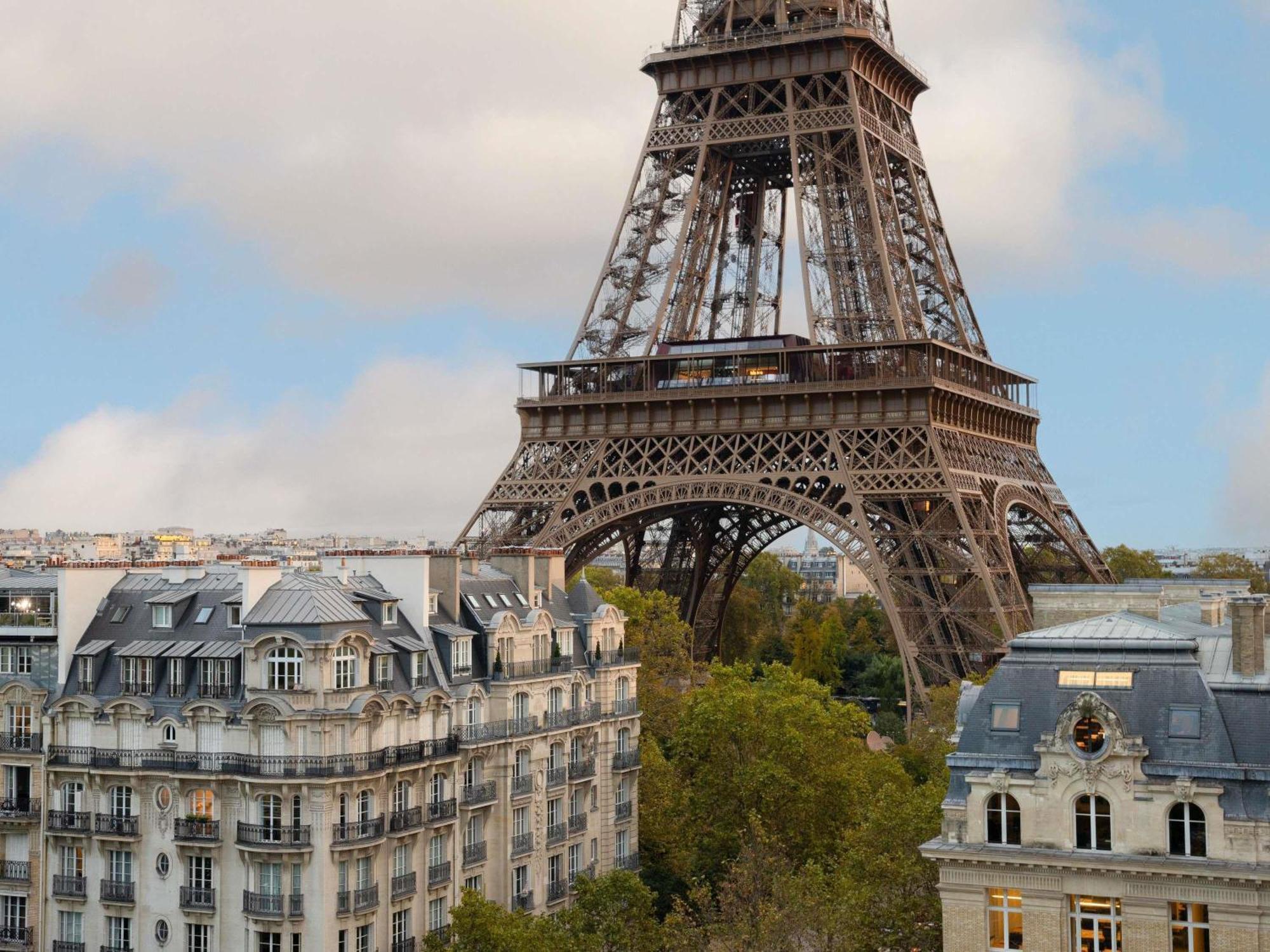 Quarto Deluxe com Cama King-size - Varanda com Vista da Torre Eiffel