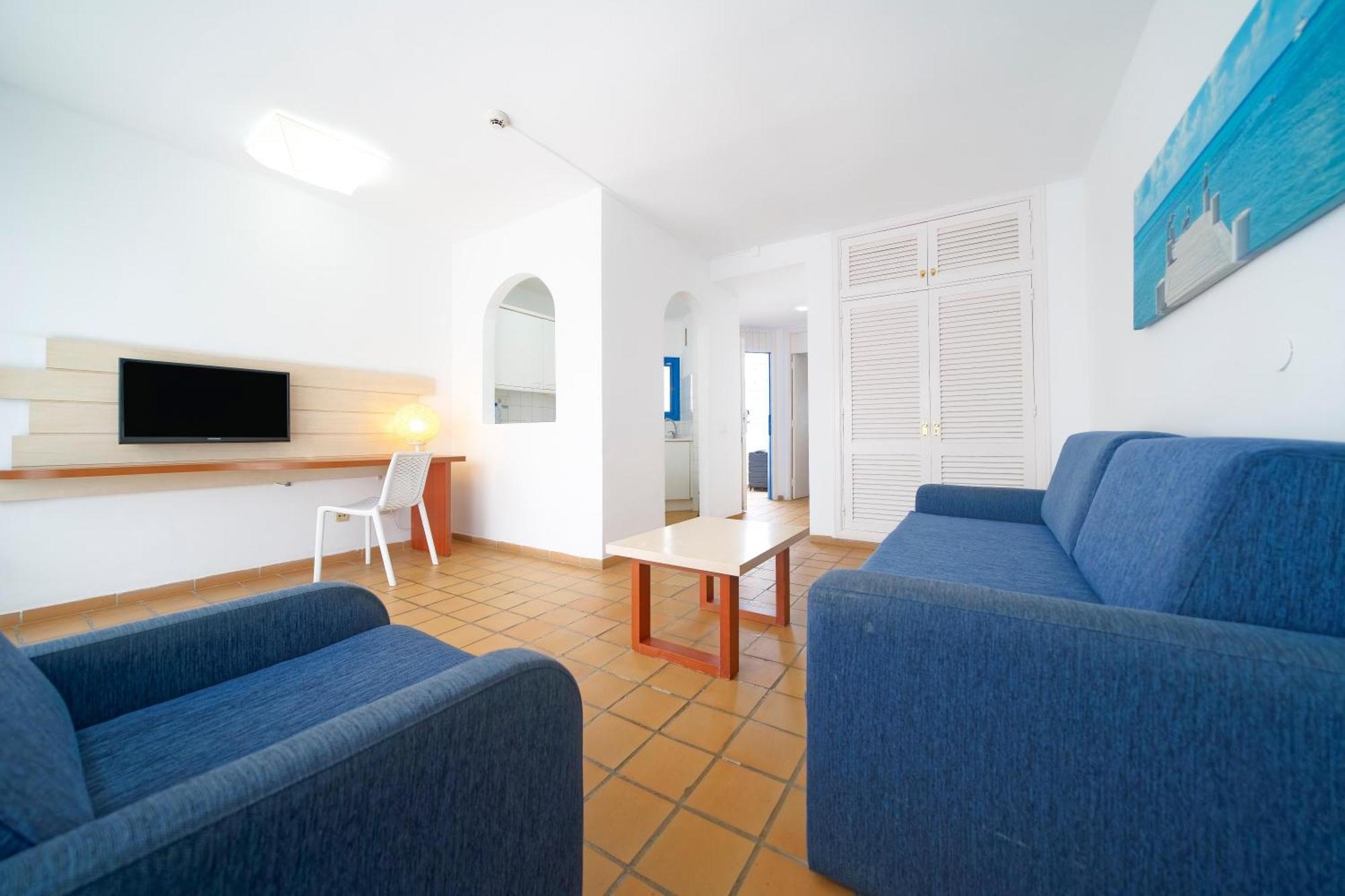One-Bedroom Apartment Terrace,1758295535:JPEG