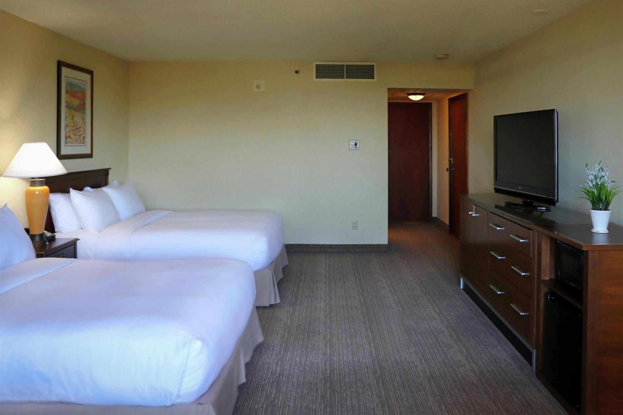 Queen Room Two Queen Beds Balcony Mobility Accessible