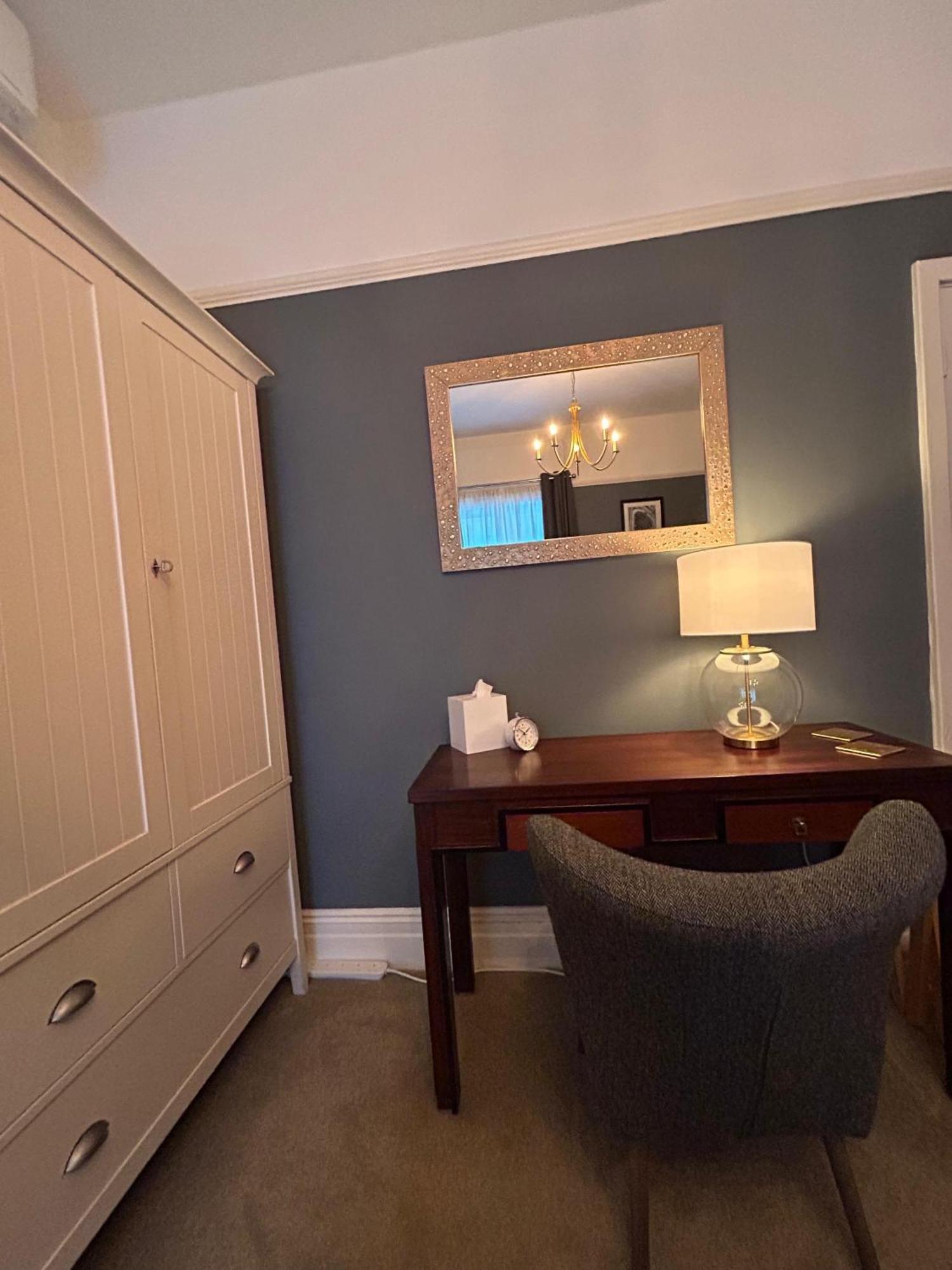 Superior Twin or Double Room Bath