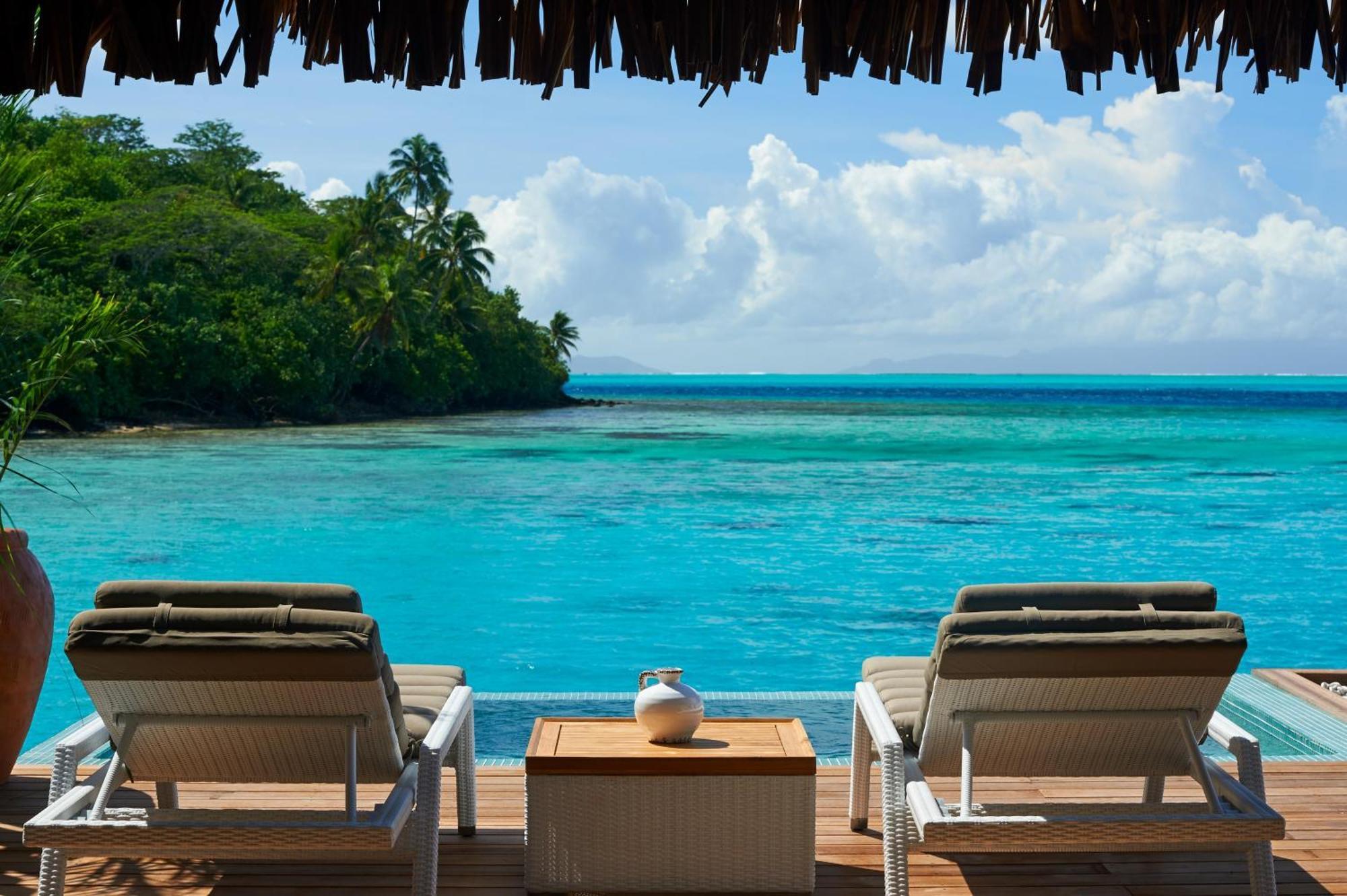 Royal Villa Boven het Water met Zwembad