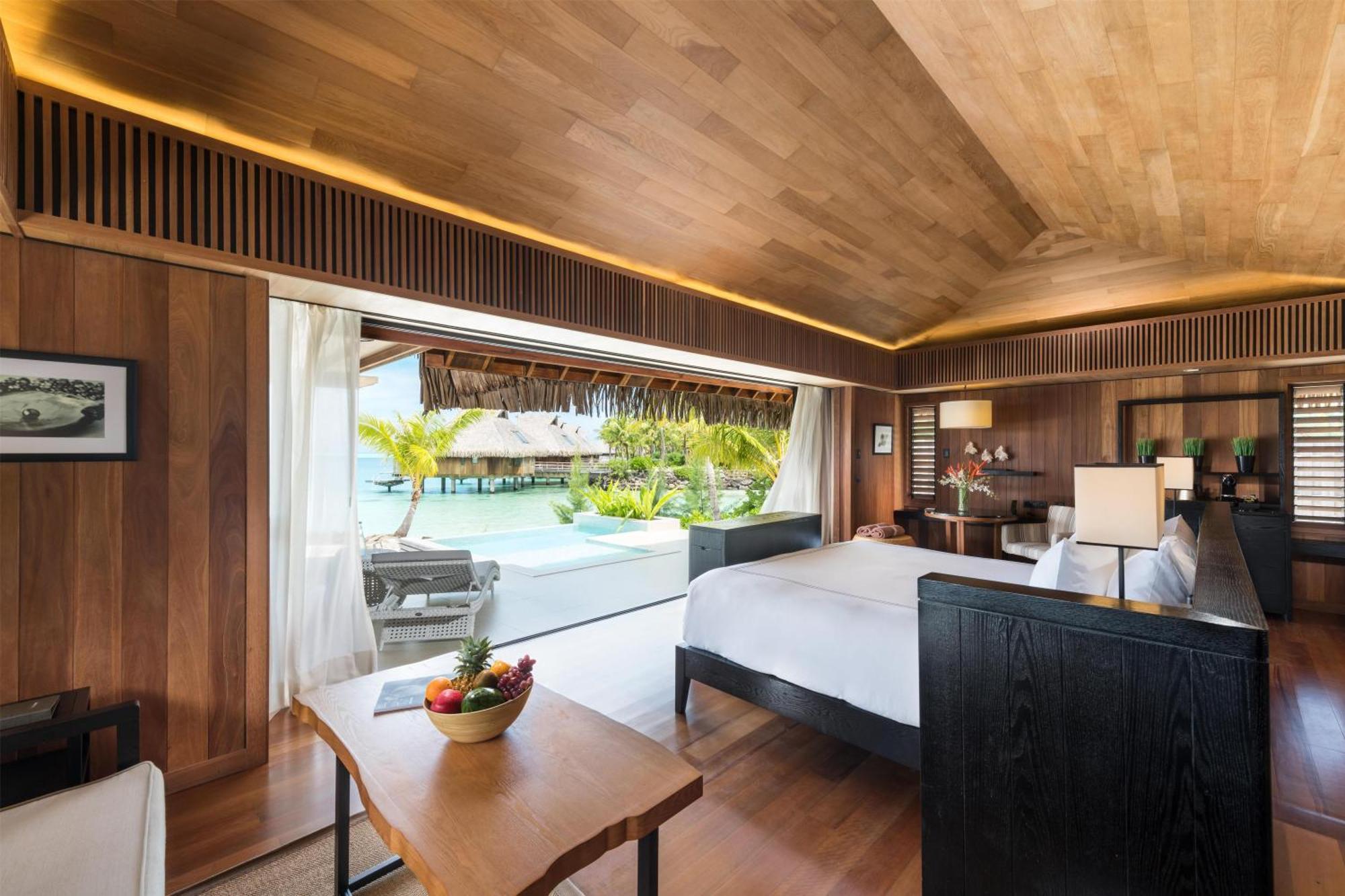 Strandvilla met Kingsize Bed en Zwembad