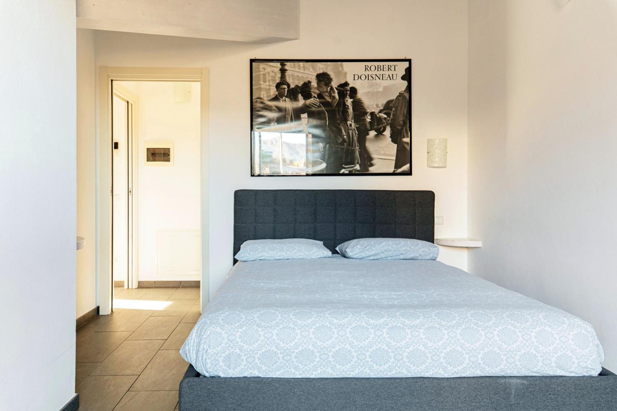 One-Bedroom Apartment Lake View