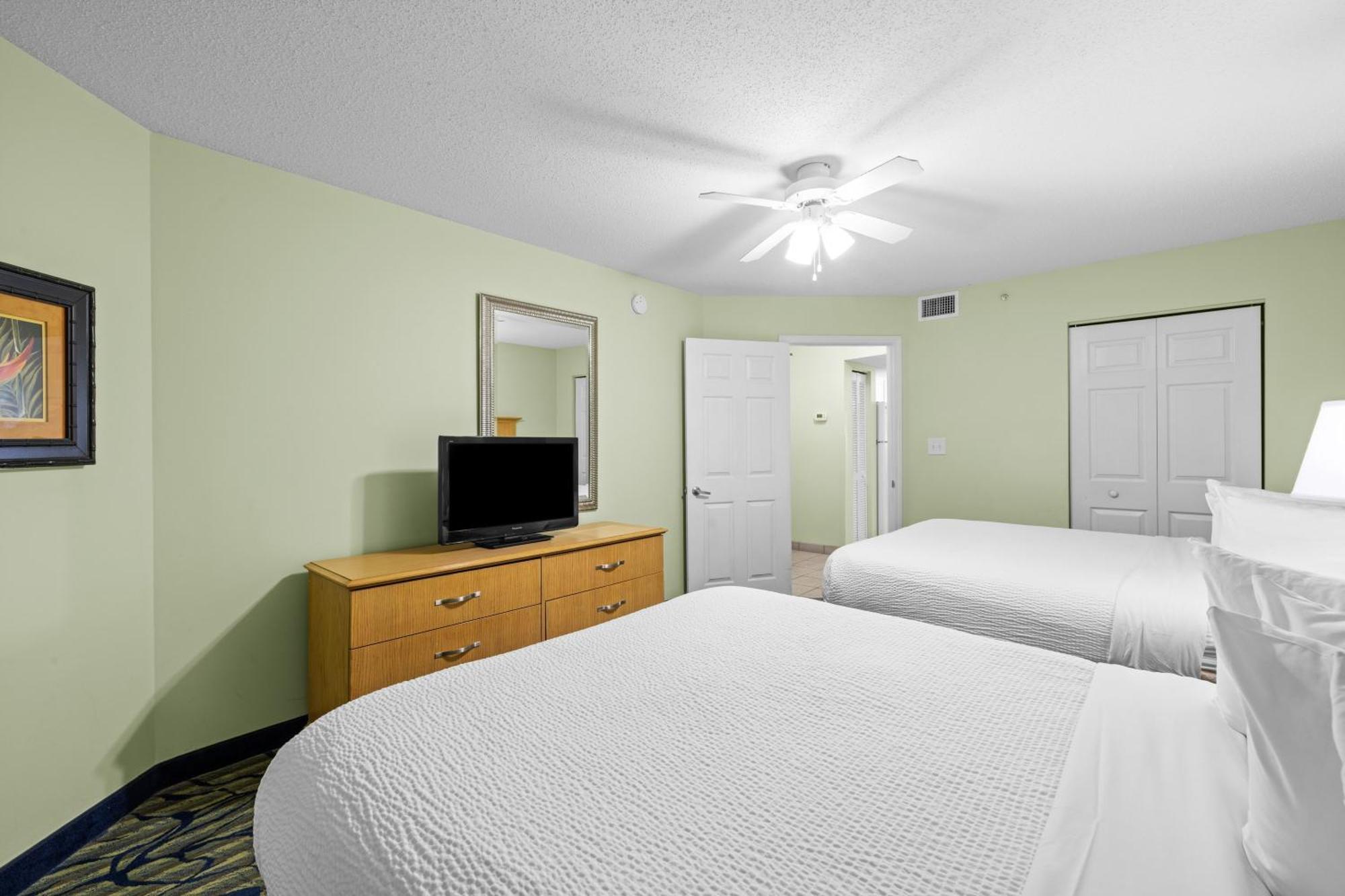 Oceanfront Deluxe One Bedroom Condo