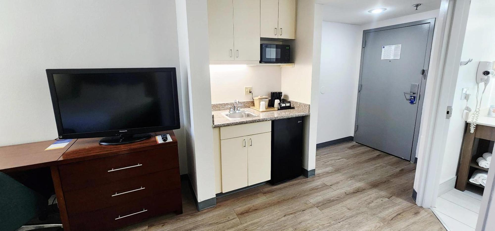 Deluxe King Room Sofa Bed Non-Smoking