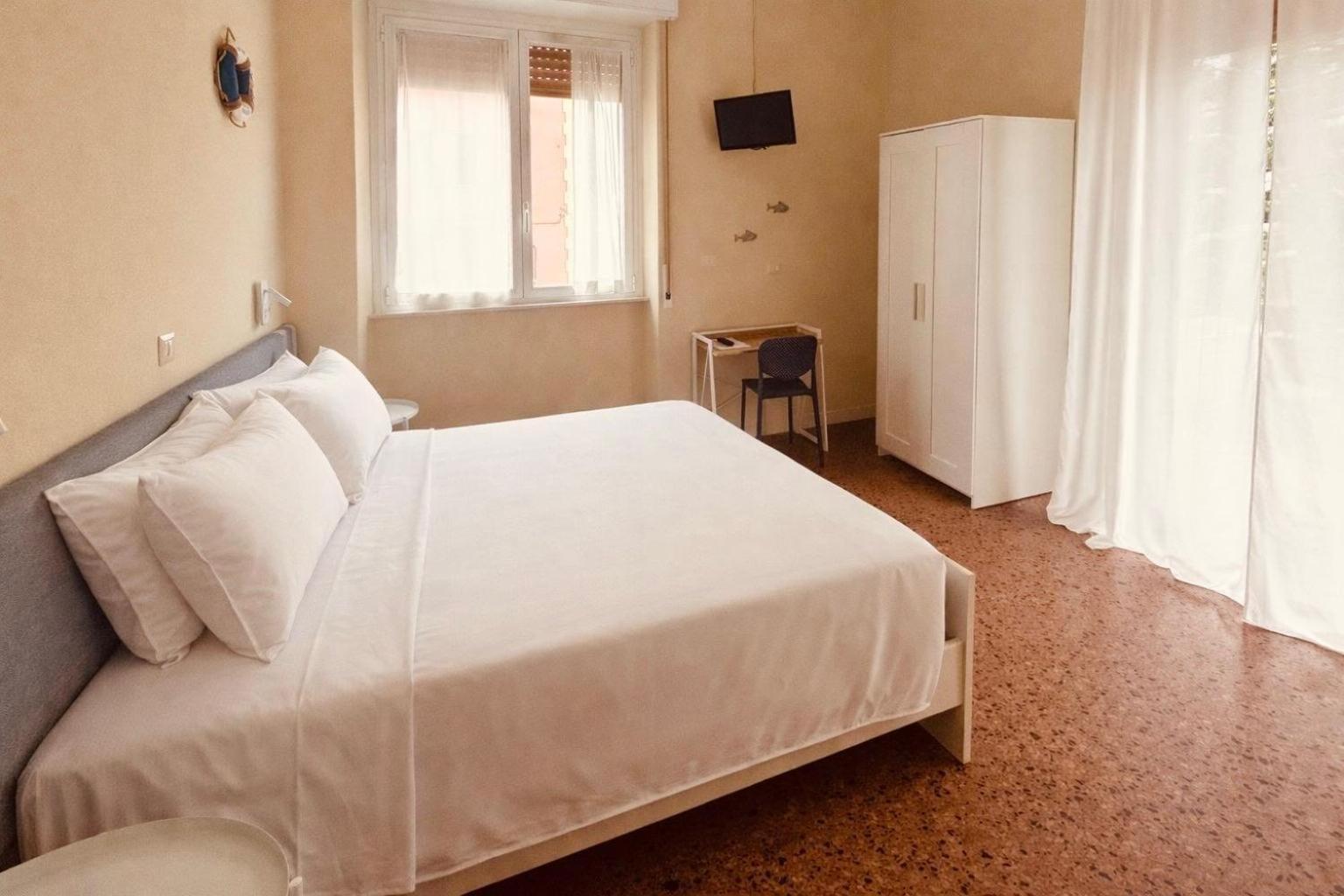 Double or Twin Room Sea View