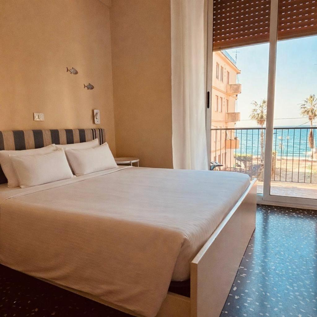 Double or Twin Room Sea View