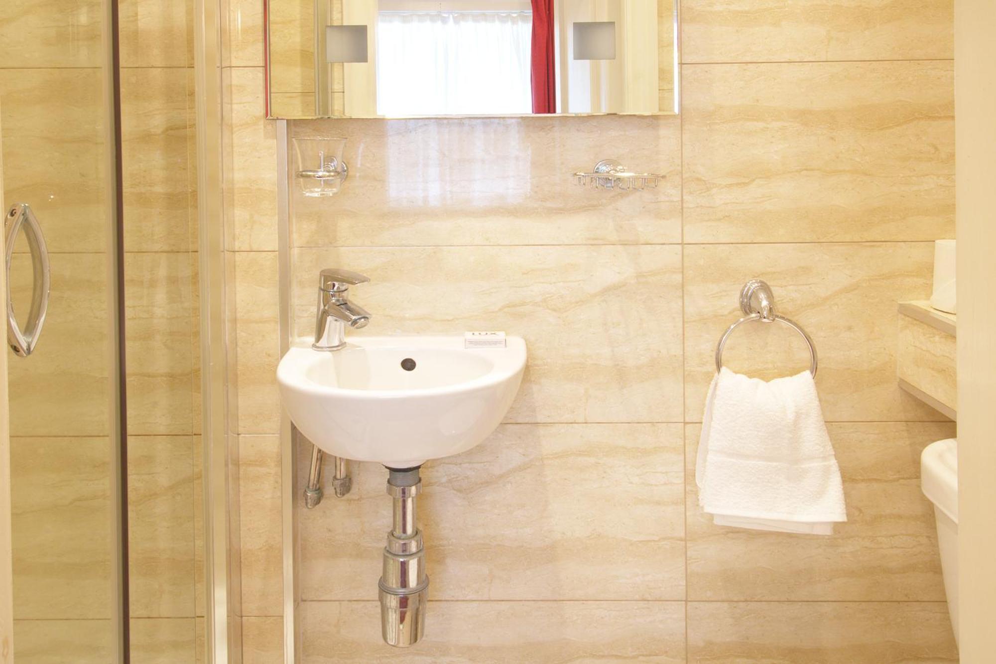 Single Room Shower