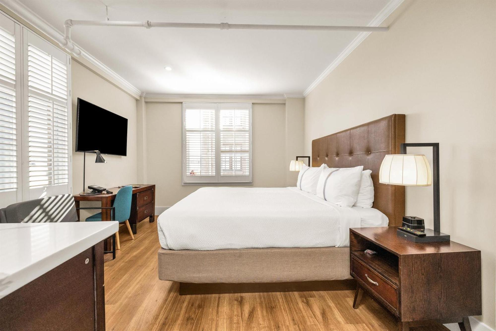Deluxe King Room,1758357208:JPEG