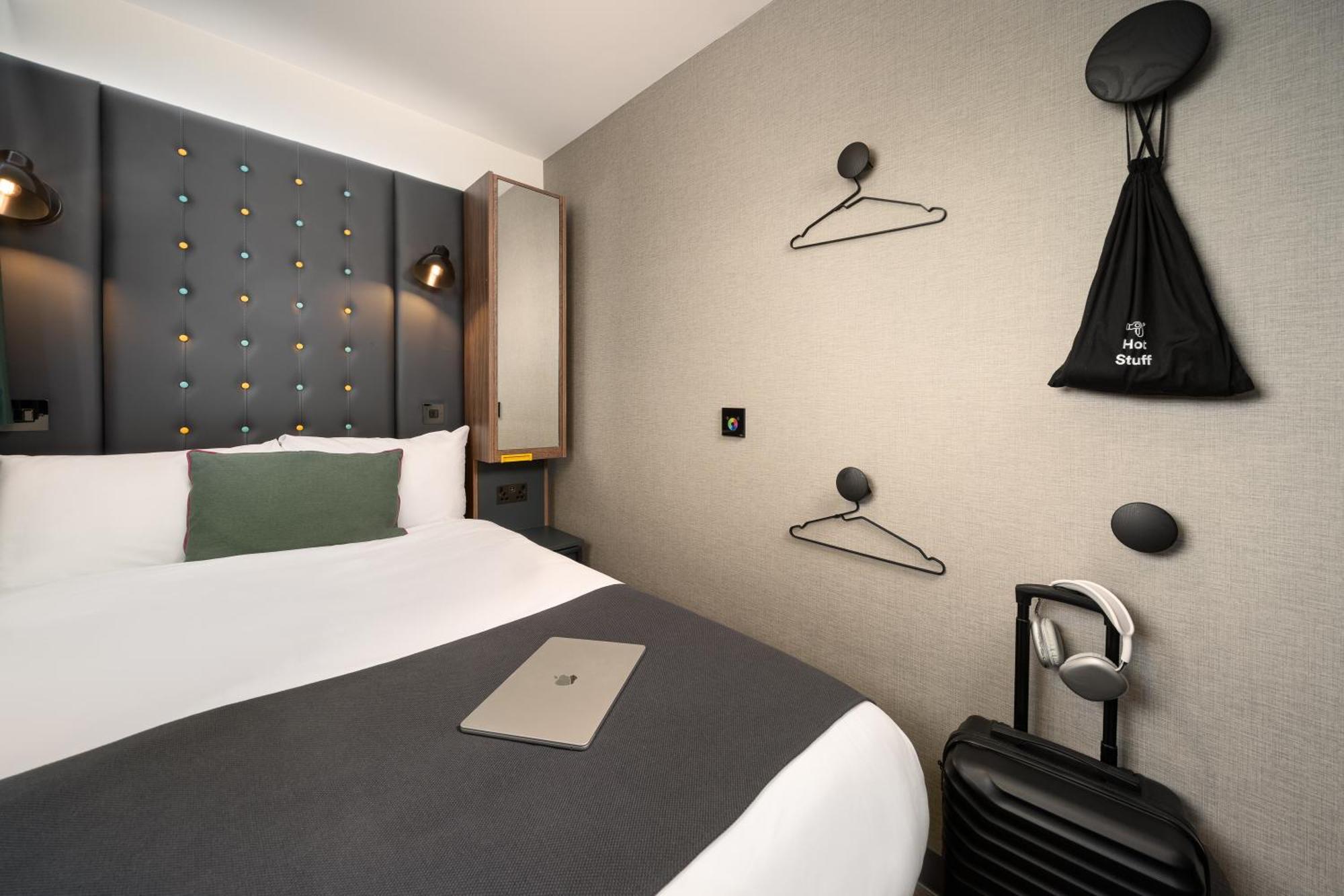 Cosy Double Room no Window