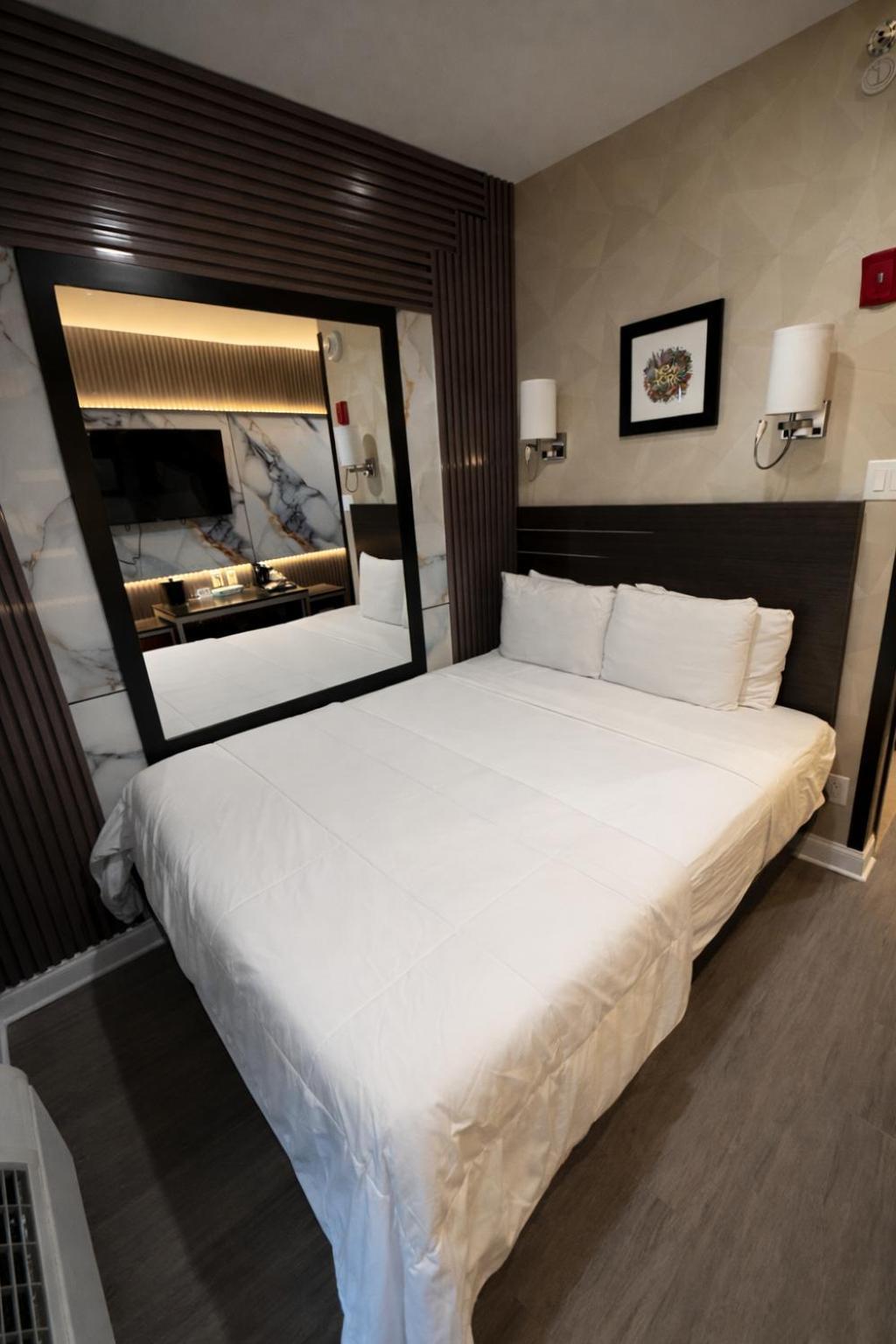 Standard Queen Room