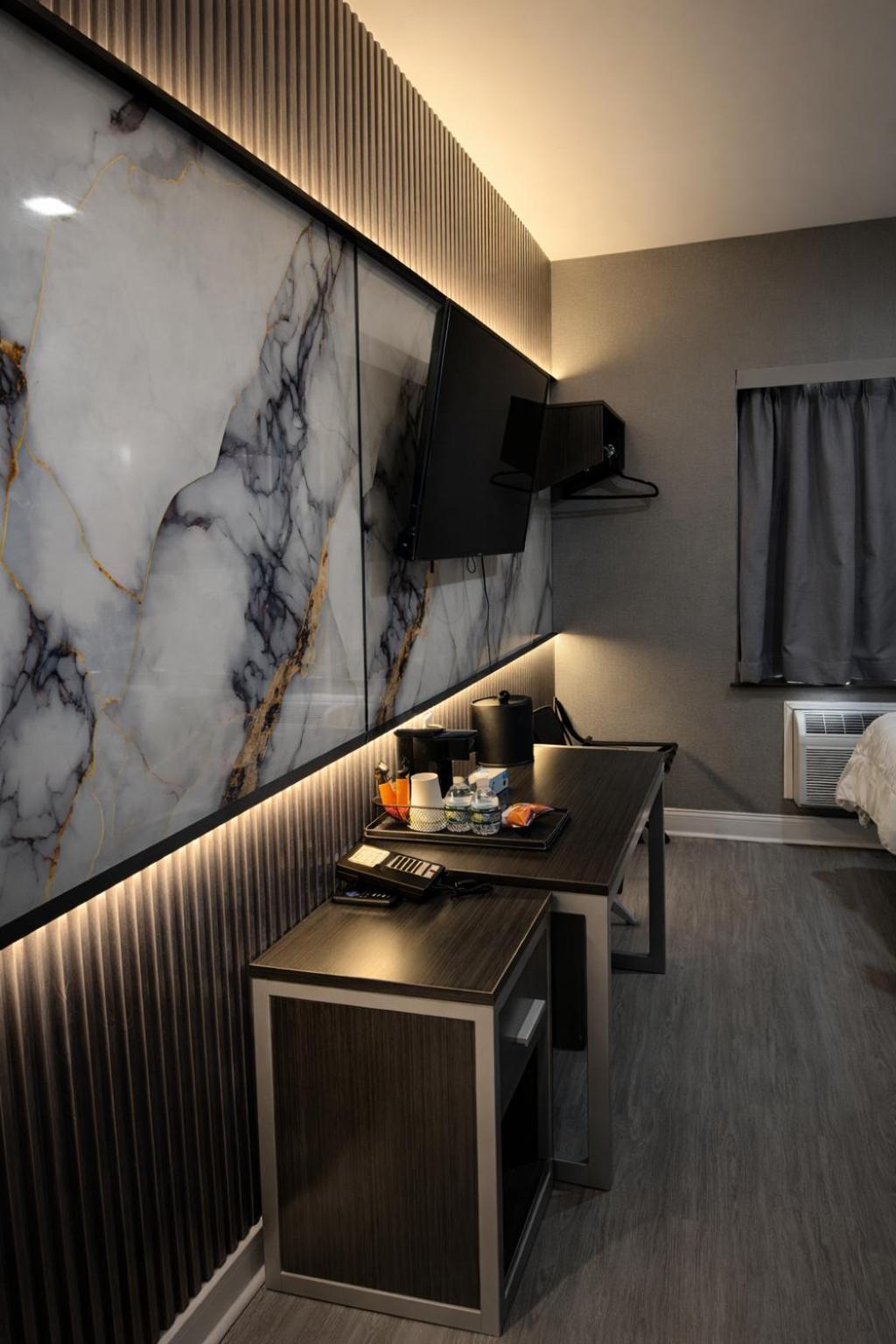 Standard Queen Room