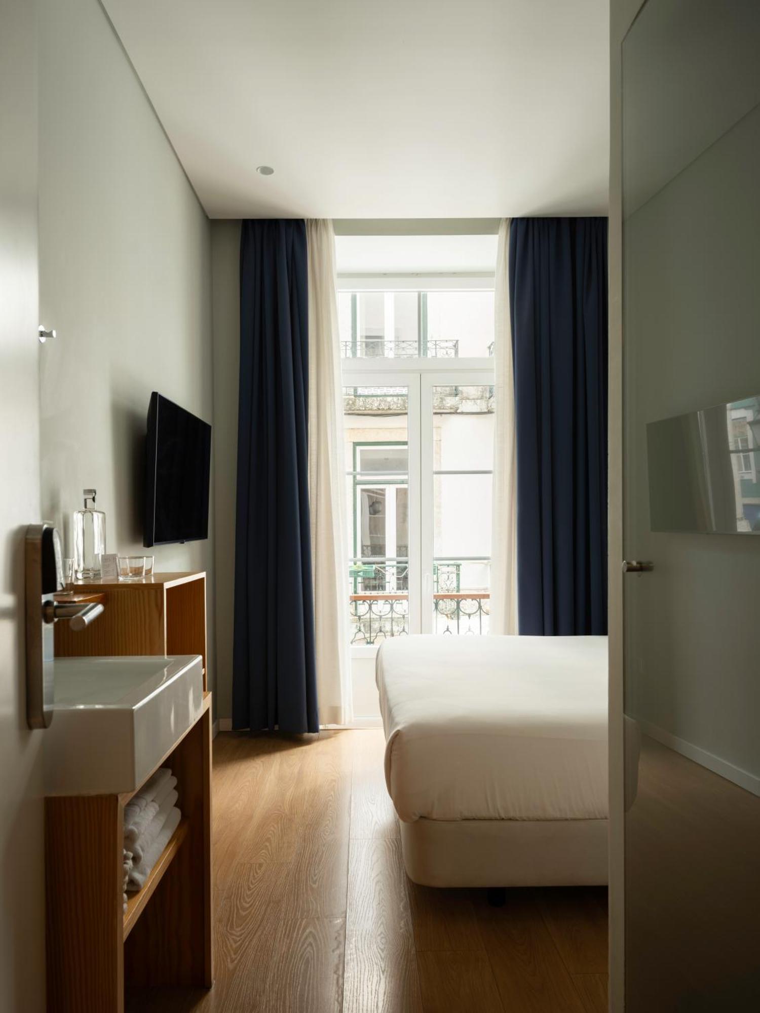 Small Room with City View