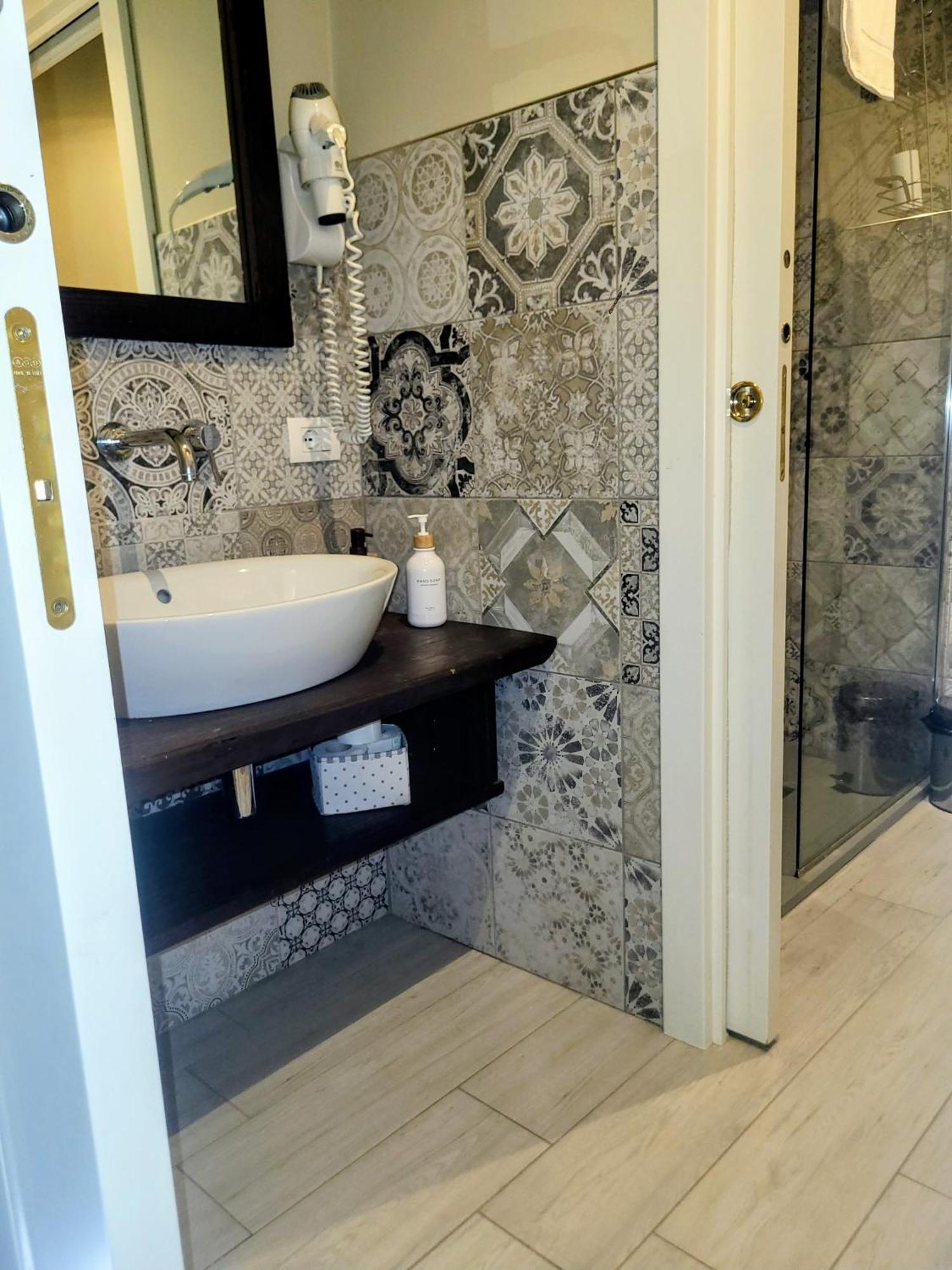 Family Room Private Bathroom