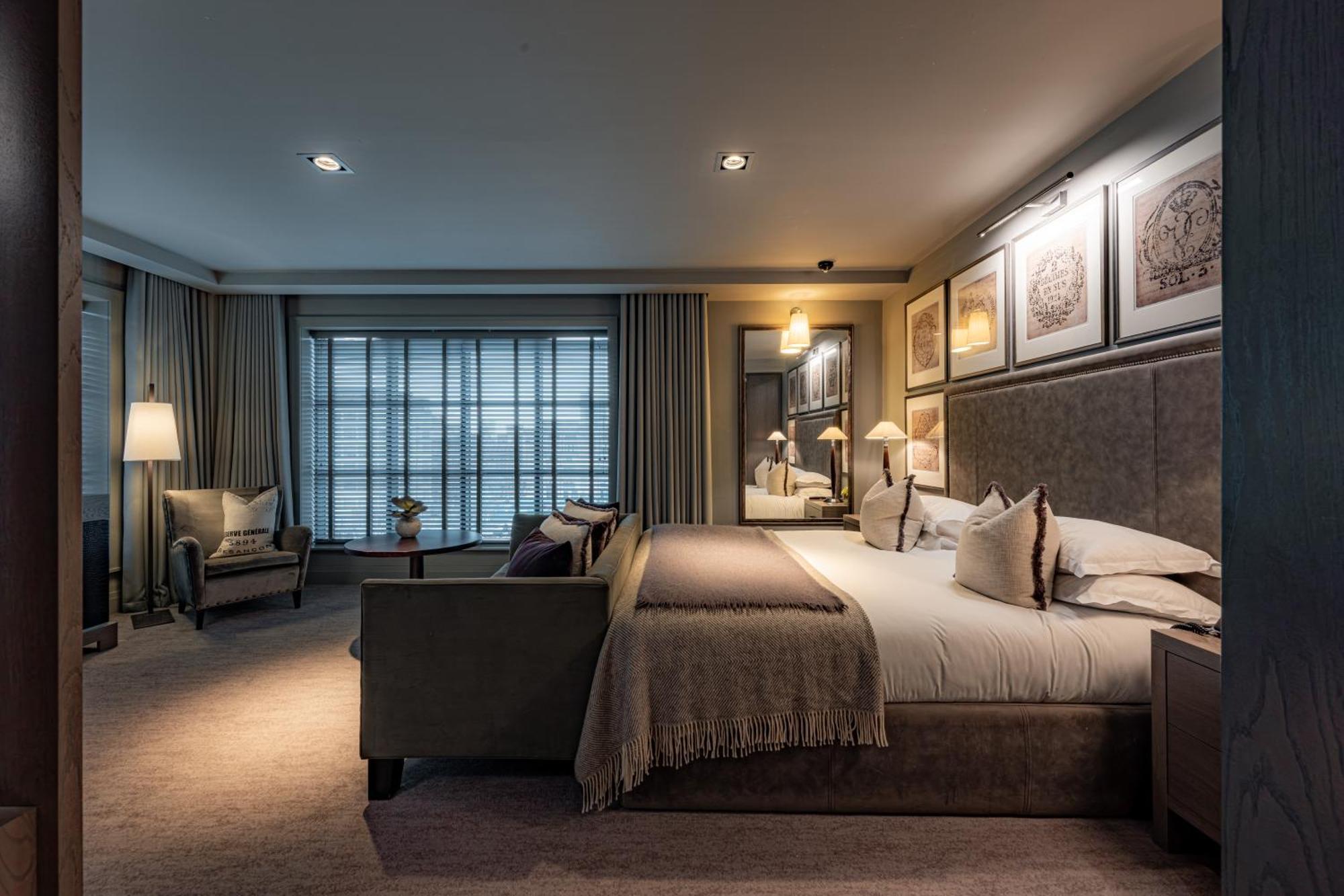Executive Suite,1758479994:JPEG