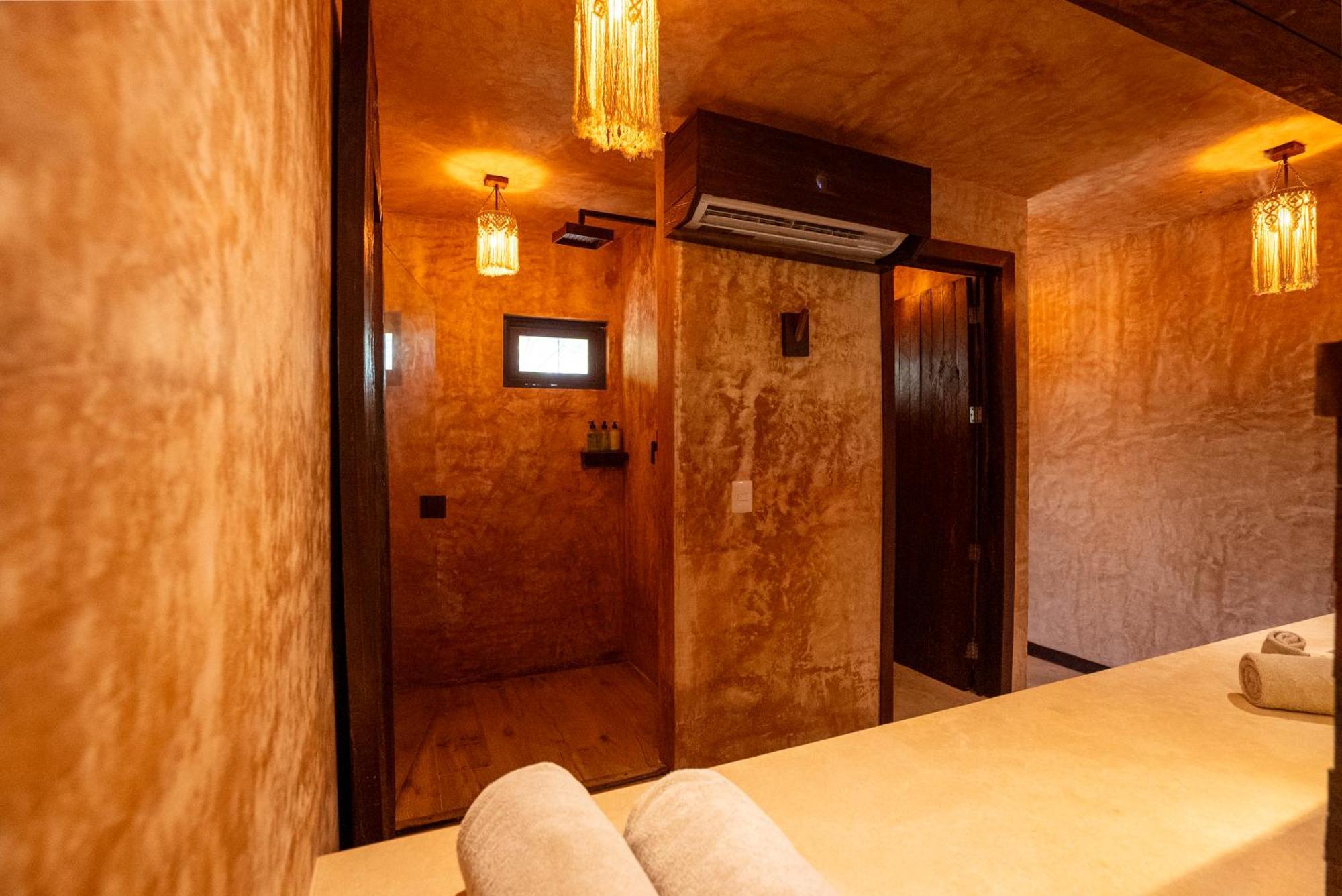 Private Jungle Room
