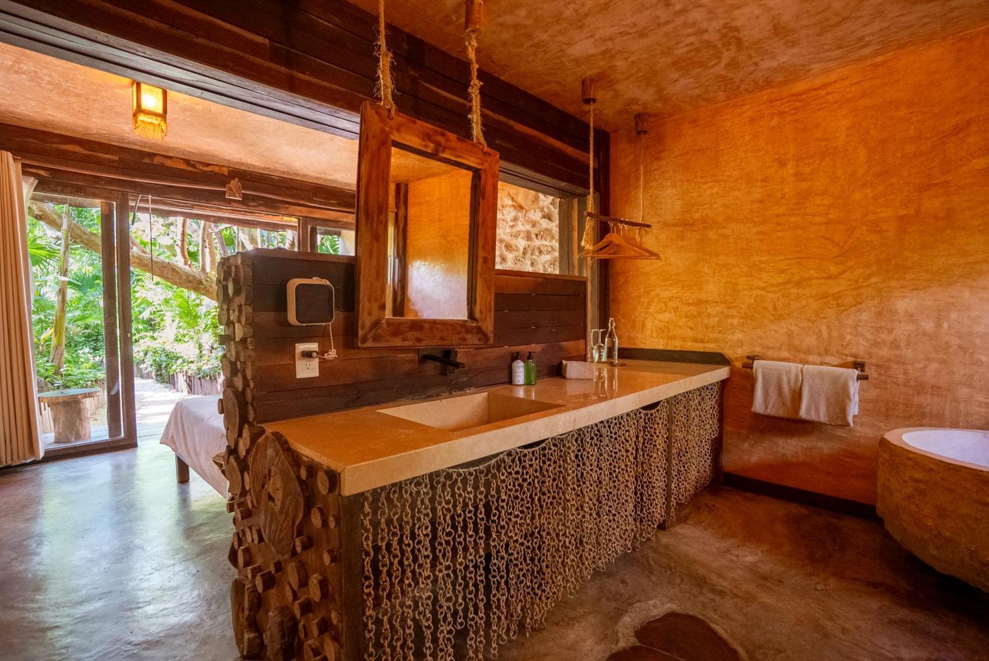 Private Jungle Room