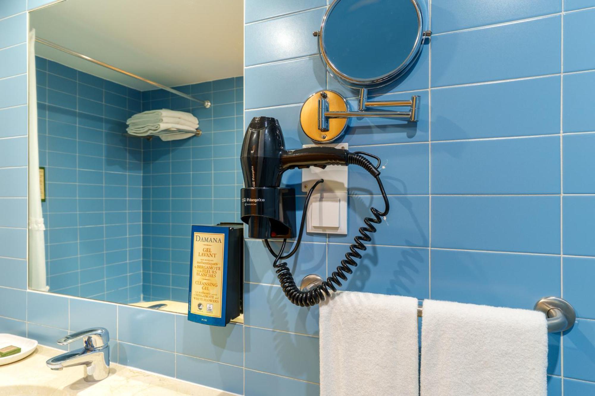 Quarto com 2 Camas de Solteiro