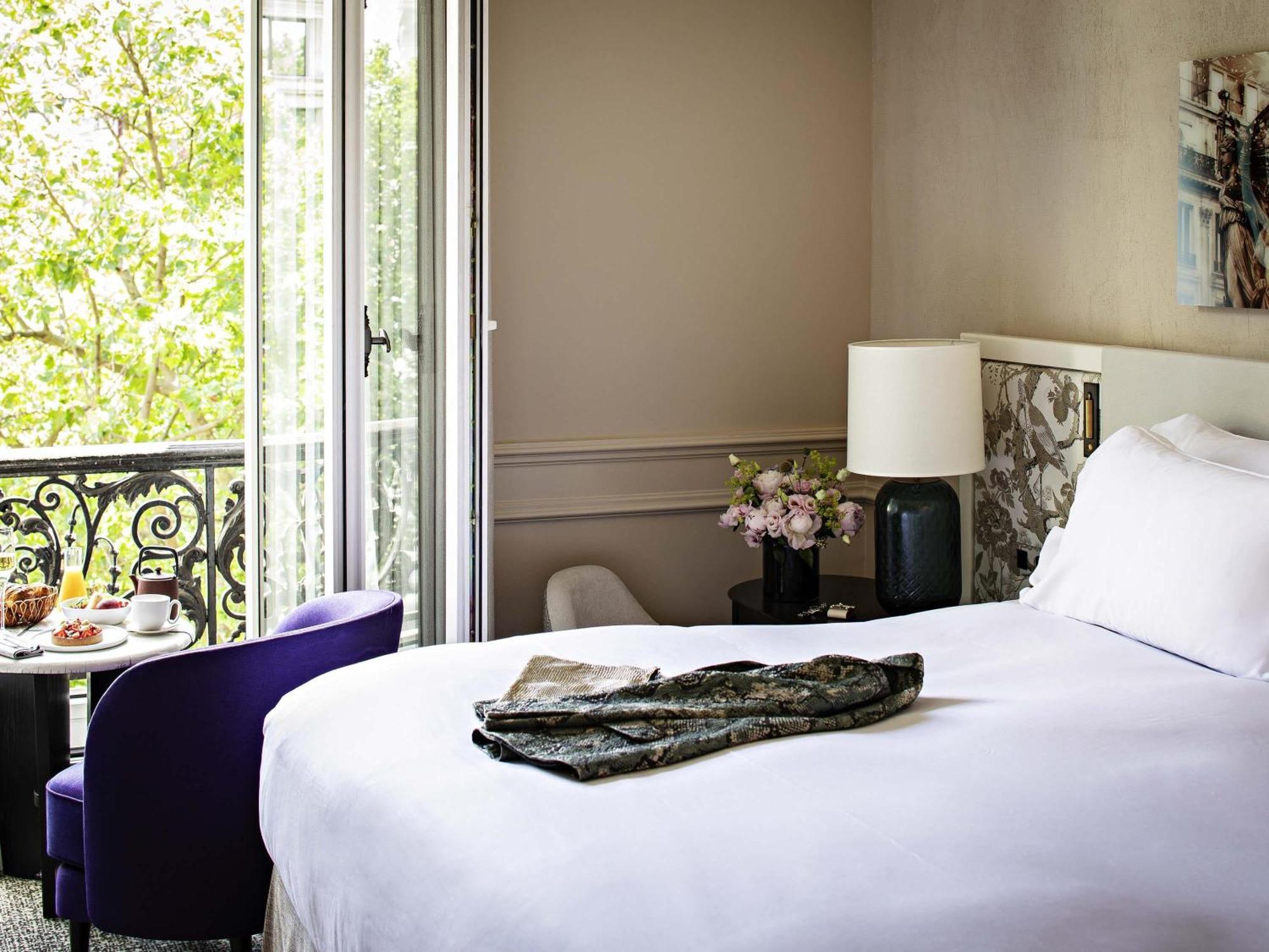 Luxury Queen Room One Queen Bed Courtyard or Rue Scribe View,1765143425:JPEG