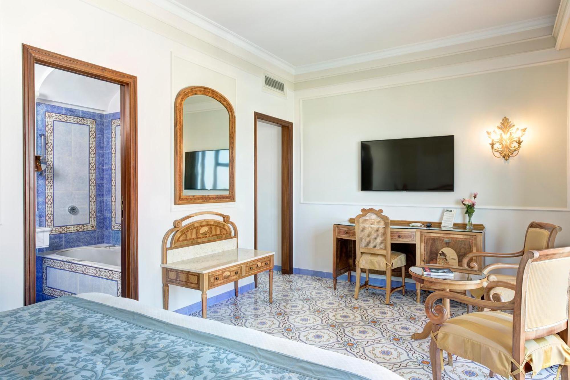 Deluxe Double or Twin Room Side Sea View