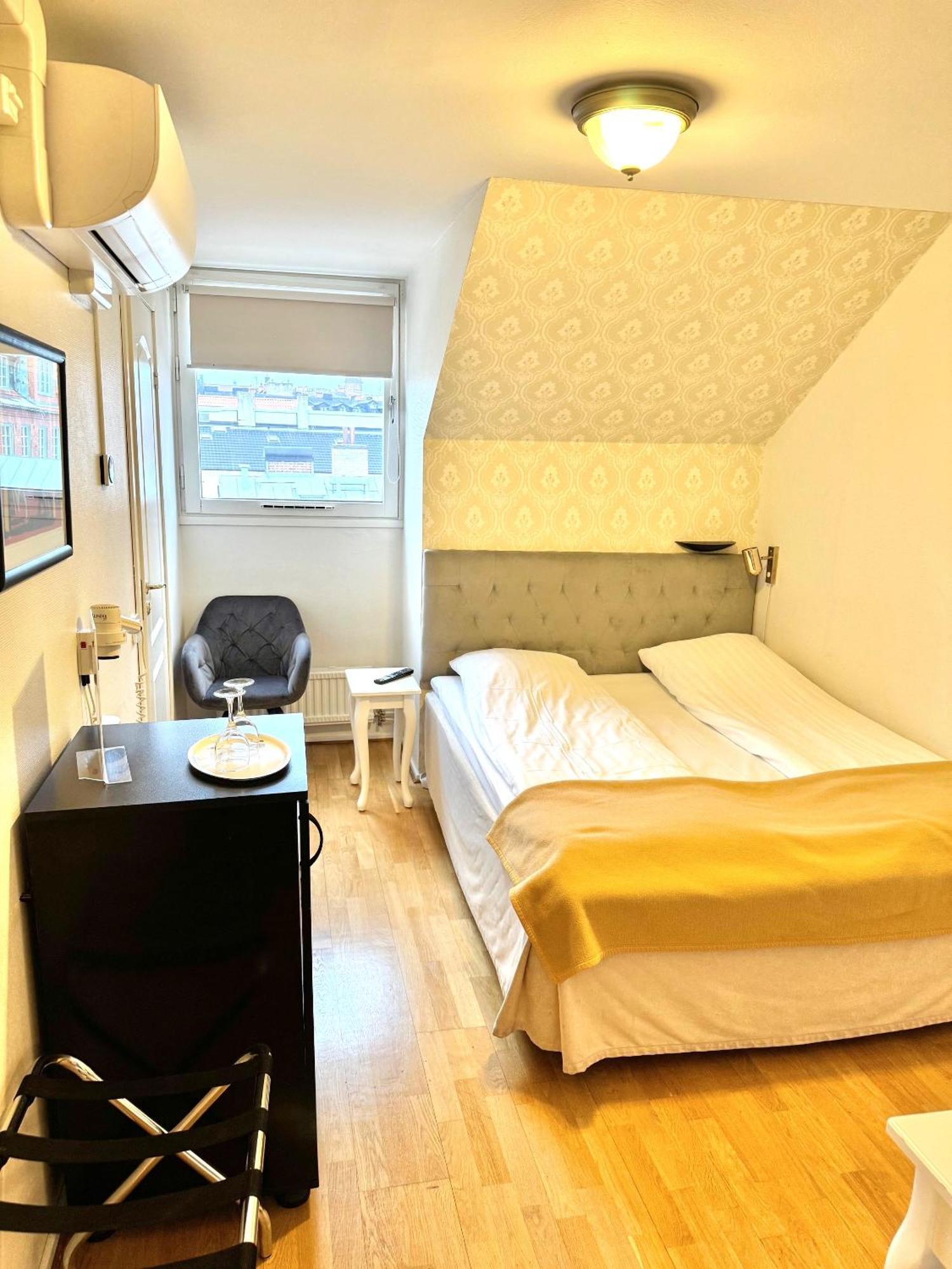 Queen Room